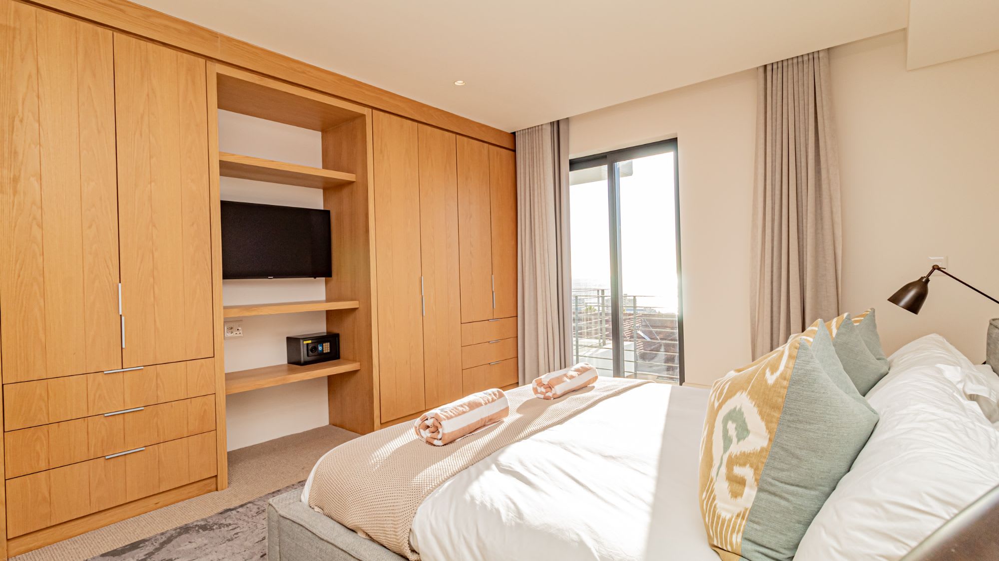 Modern Sea Point Apartment w Sea Views Alpha Sunsets 6