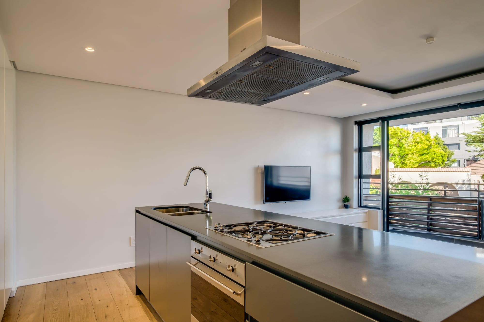 Conveniently Located Apartment in Green Point C on S 6