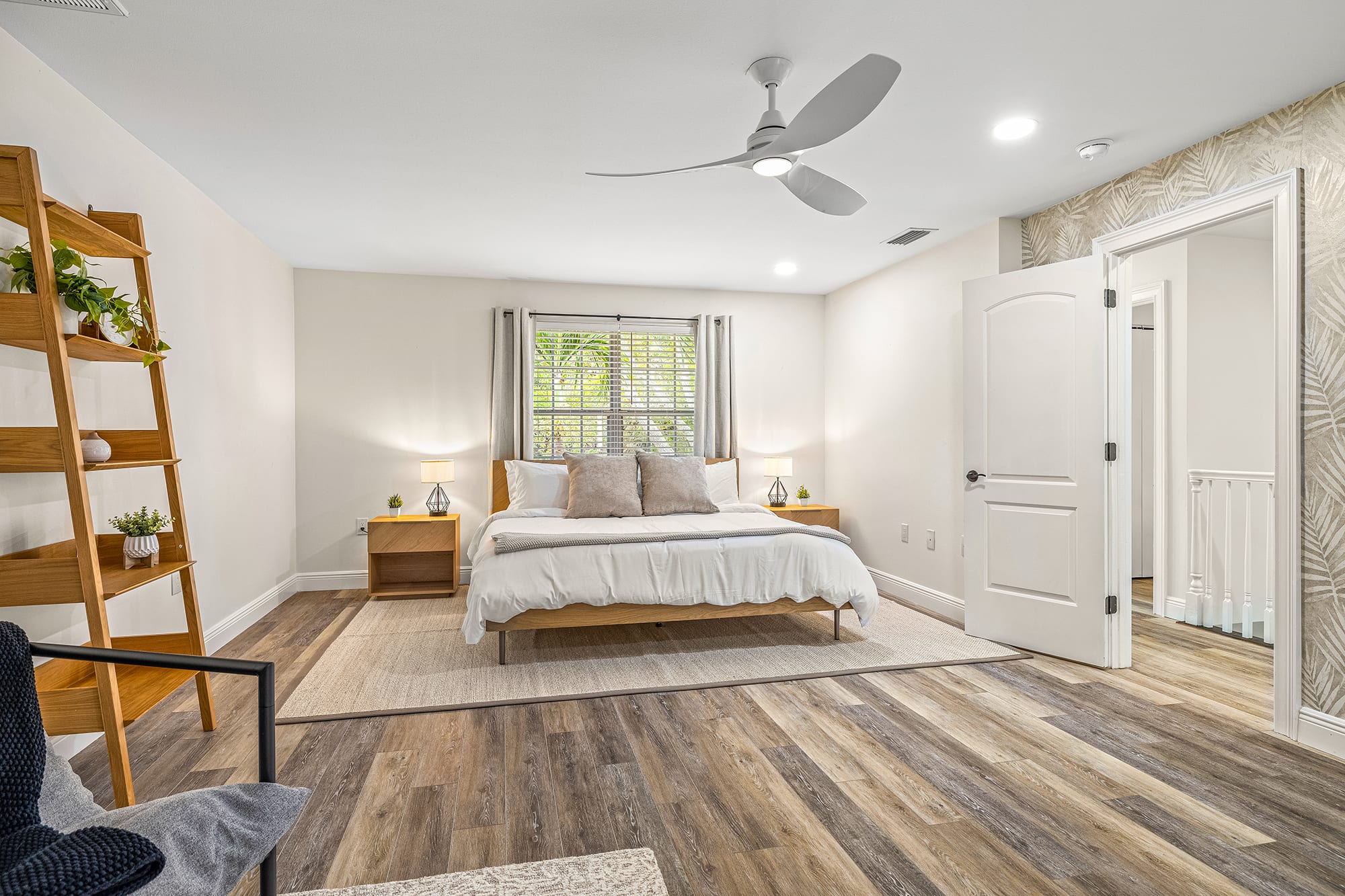 Huge Master King Bedroom with ensuite bathroom