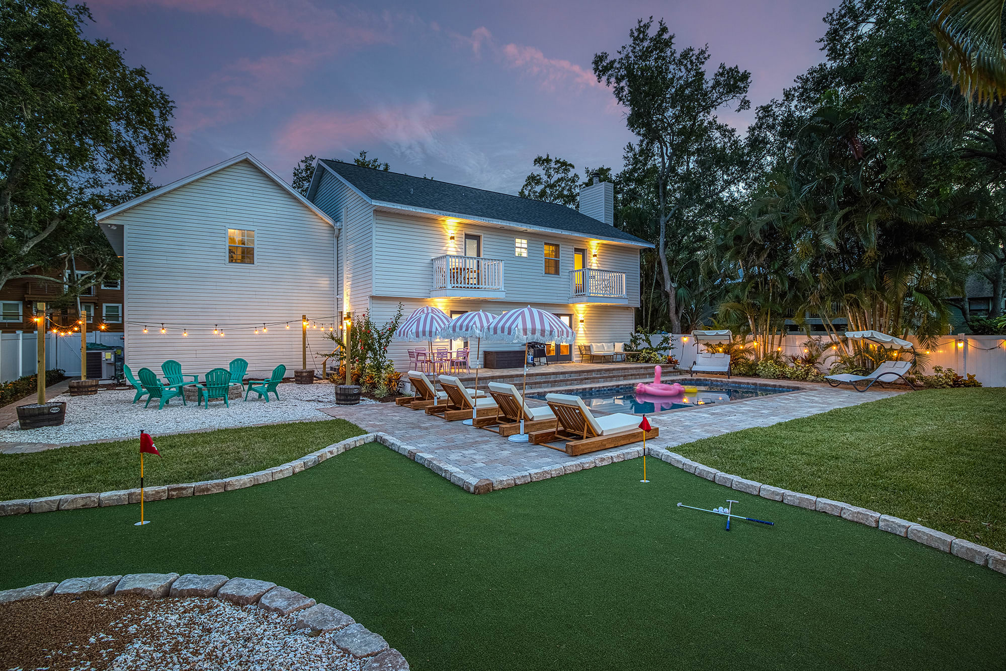 Putt Putt Course, Fire Pit, huge pool, & loungers!