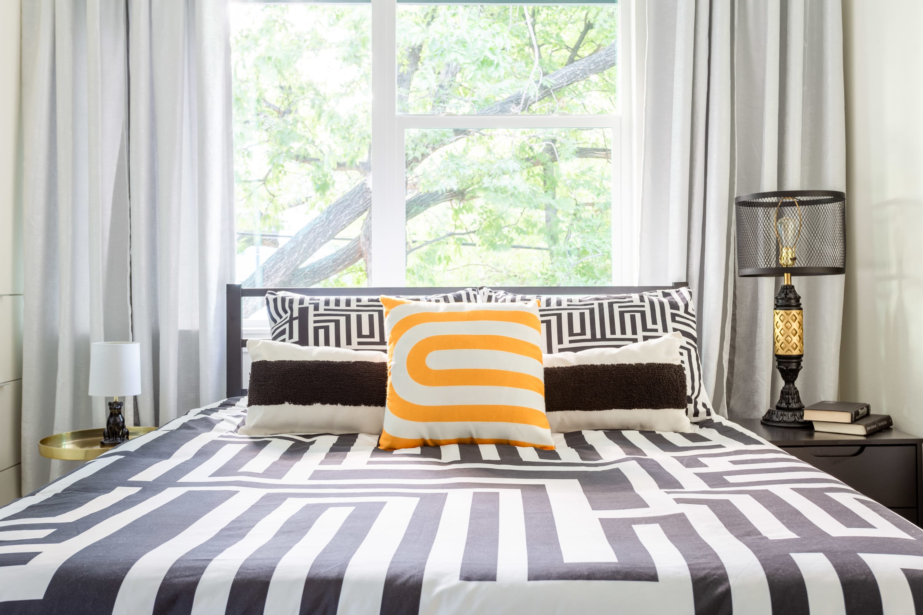 Bright Room With Queen Bed And Stylish Decor