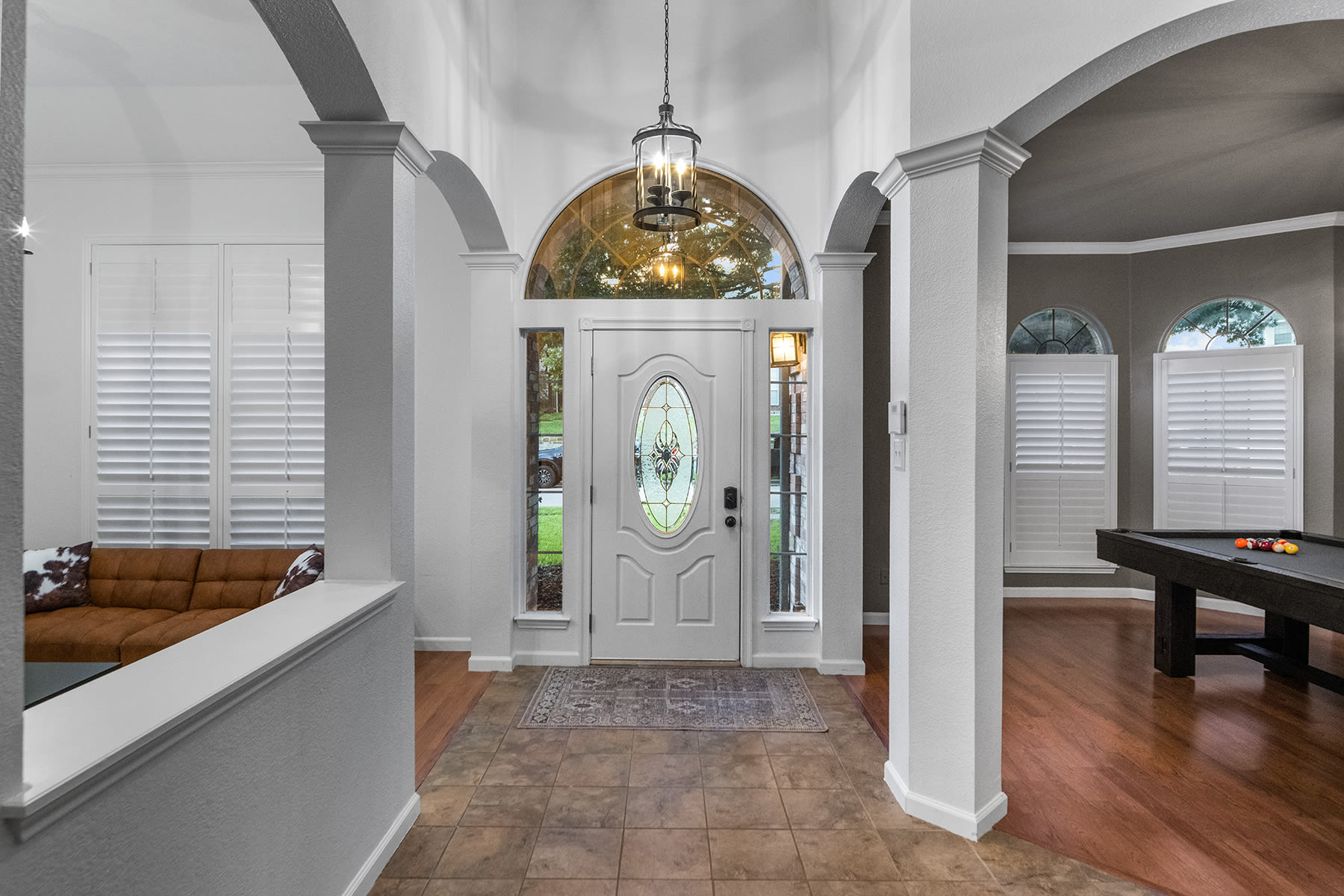 Entryway- as you walk in is the lounge room with an Xbox on your right hand side and a pool table