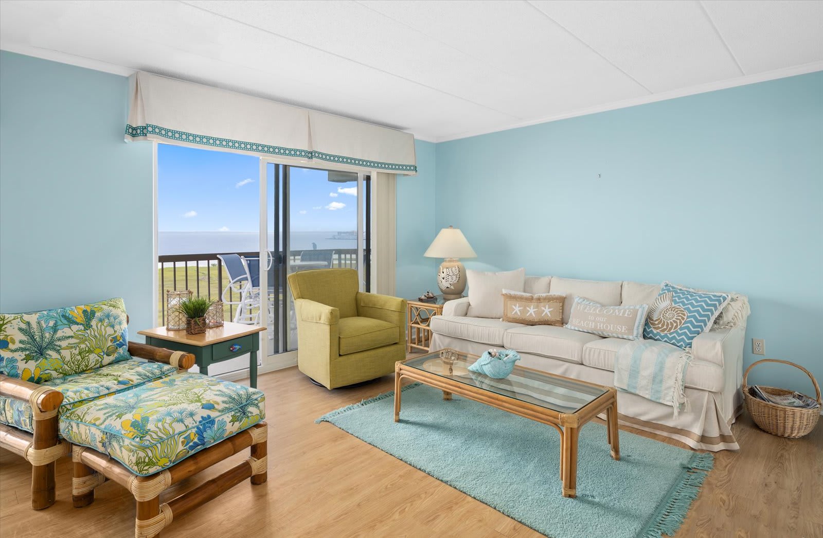 Direct Bayfront Three Bedroom Condo with a Pool | Photo 3