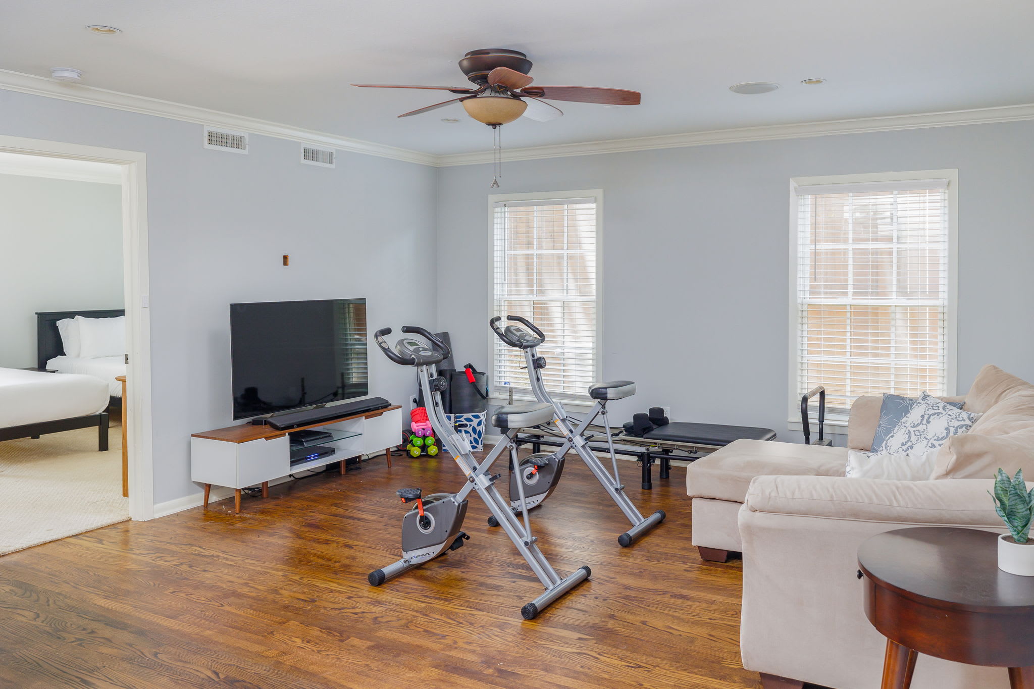 Free Parking, Gym, Pool | Songbird - Portoro