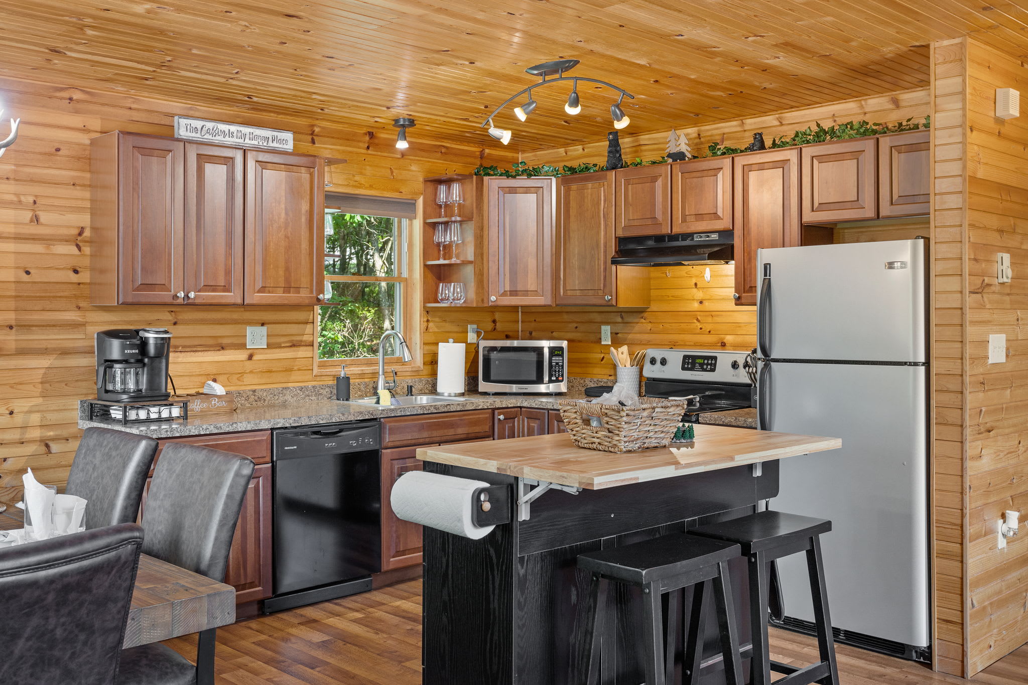 With warm wood cabinetry, stainless steel appliances, and all the essentials, this kitchen is ready for preparing everything from morning coffee to a full feast.