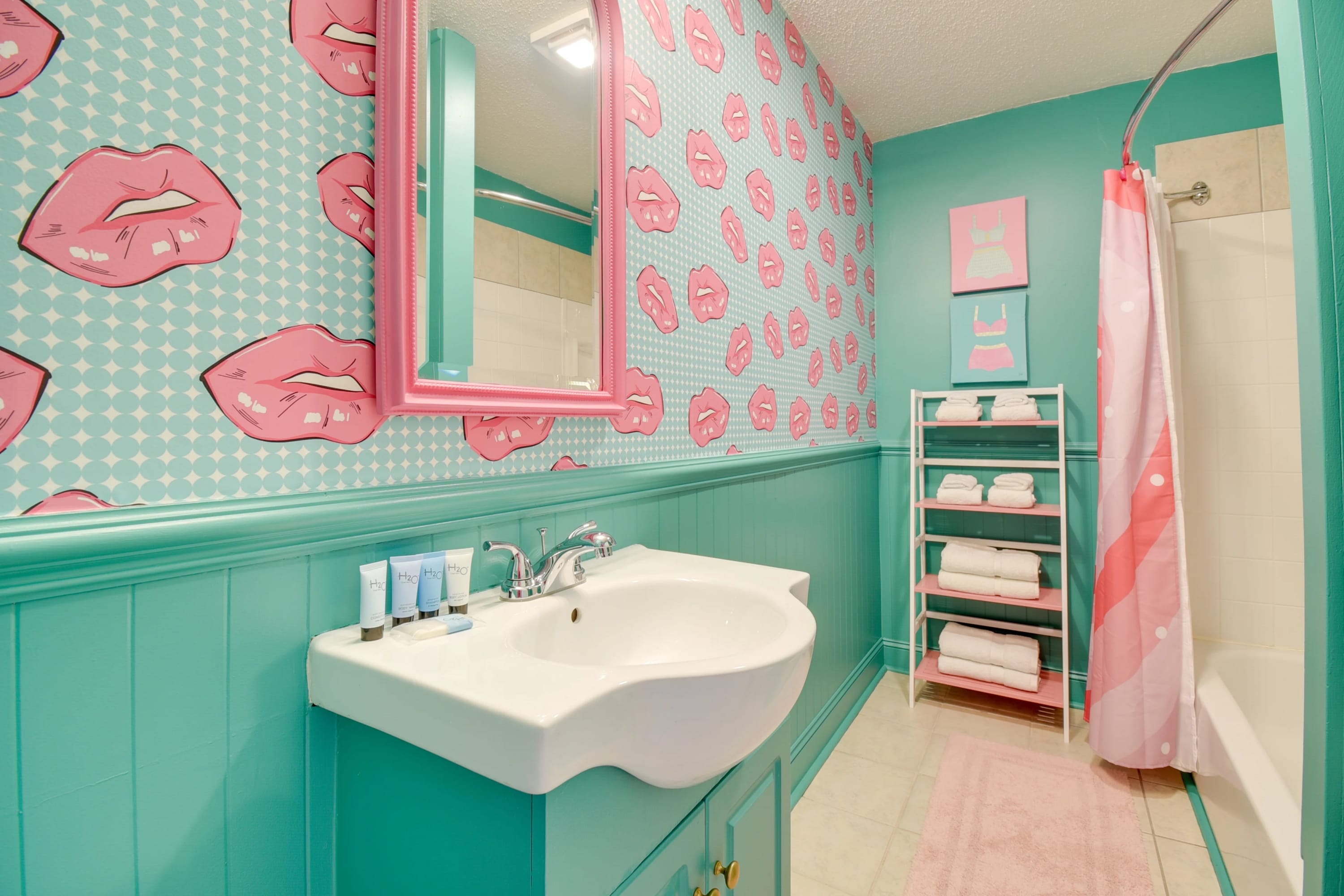 Inn the Pink One-in-a-Million Vacation with Pool!