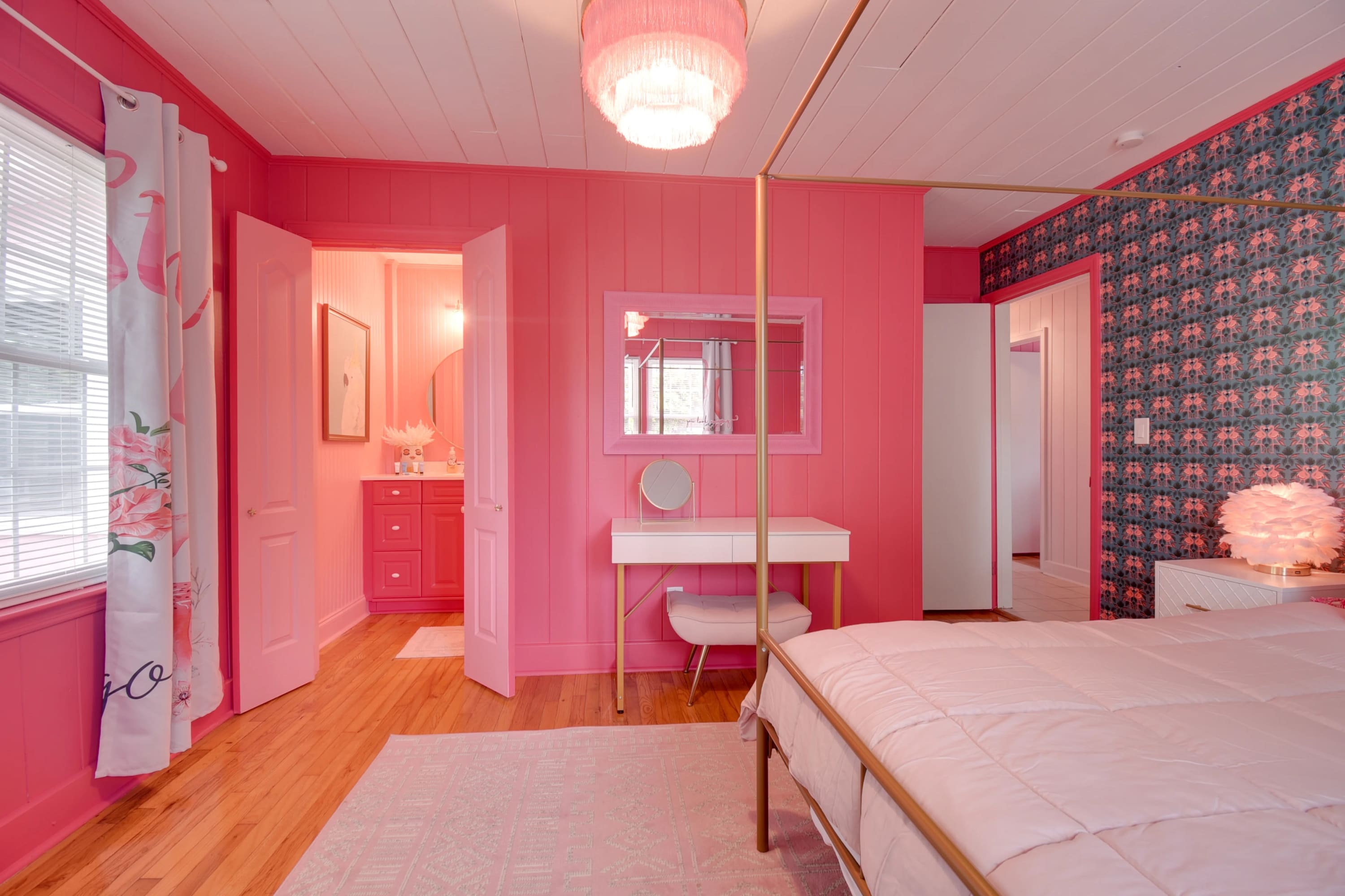 Inn the Pink One-in-a-Million Vacation with Pool!