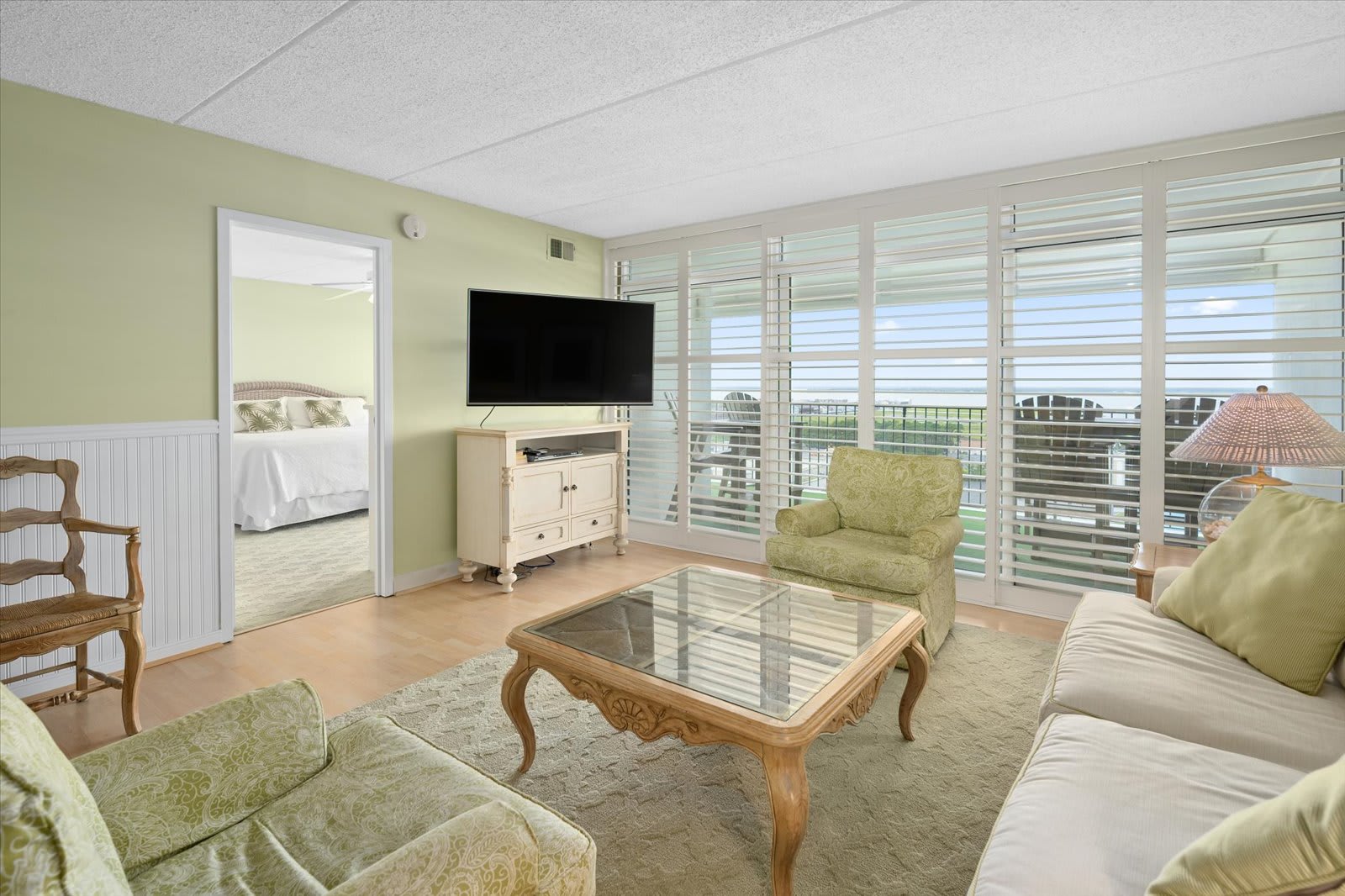 Large Three Bed Oceanside Condo w Views and Pool | Photo 3