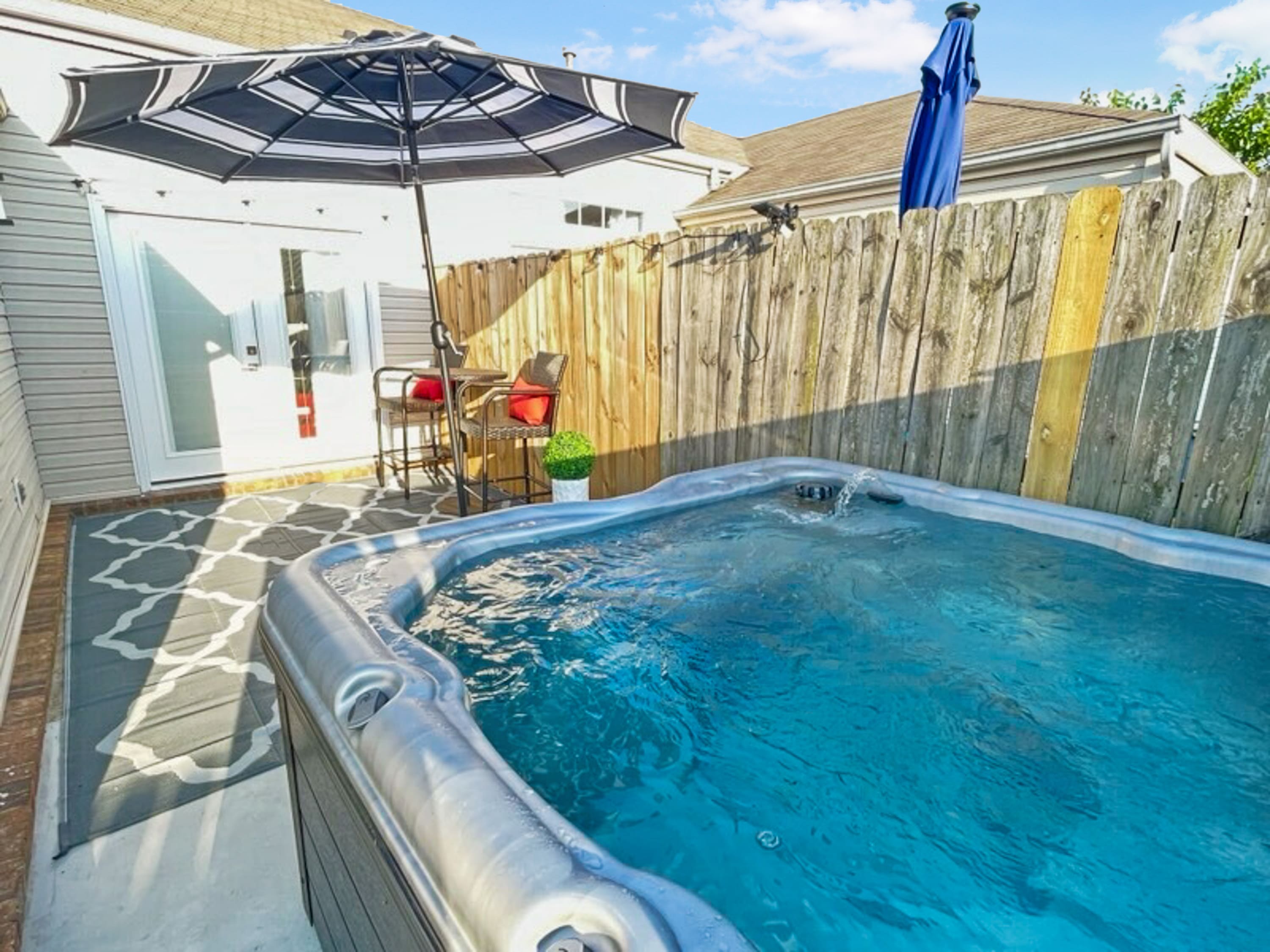 Hot Tub And Cozy Outdoor Oasis - Charming Retreat In Springdale - Springdale, AR