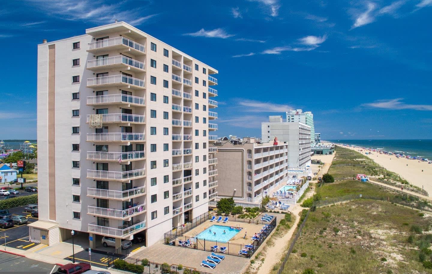 Oceanfront Condo with Pool and Close to Everything