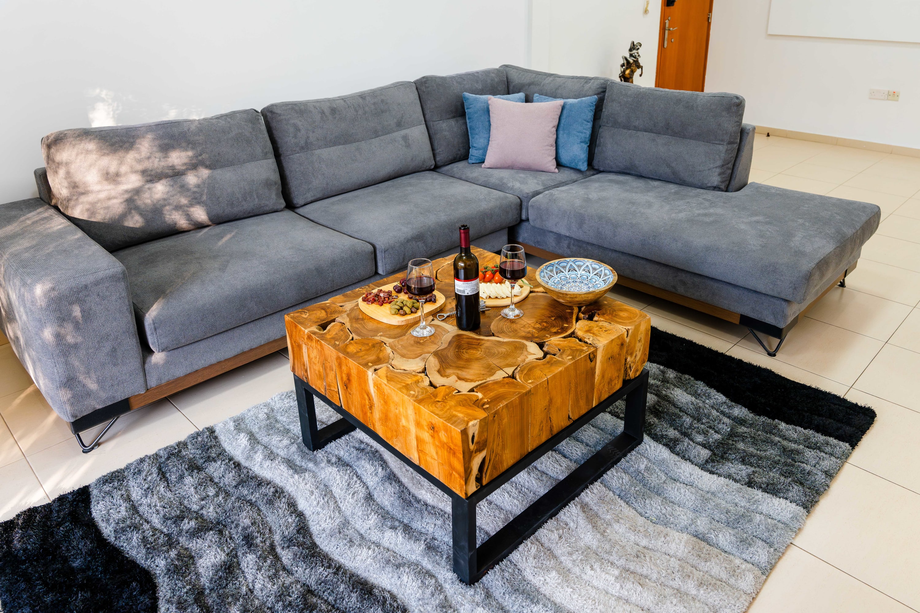3BR apt w/ balcony & 10 mins to Limassol