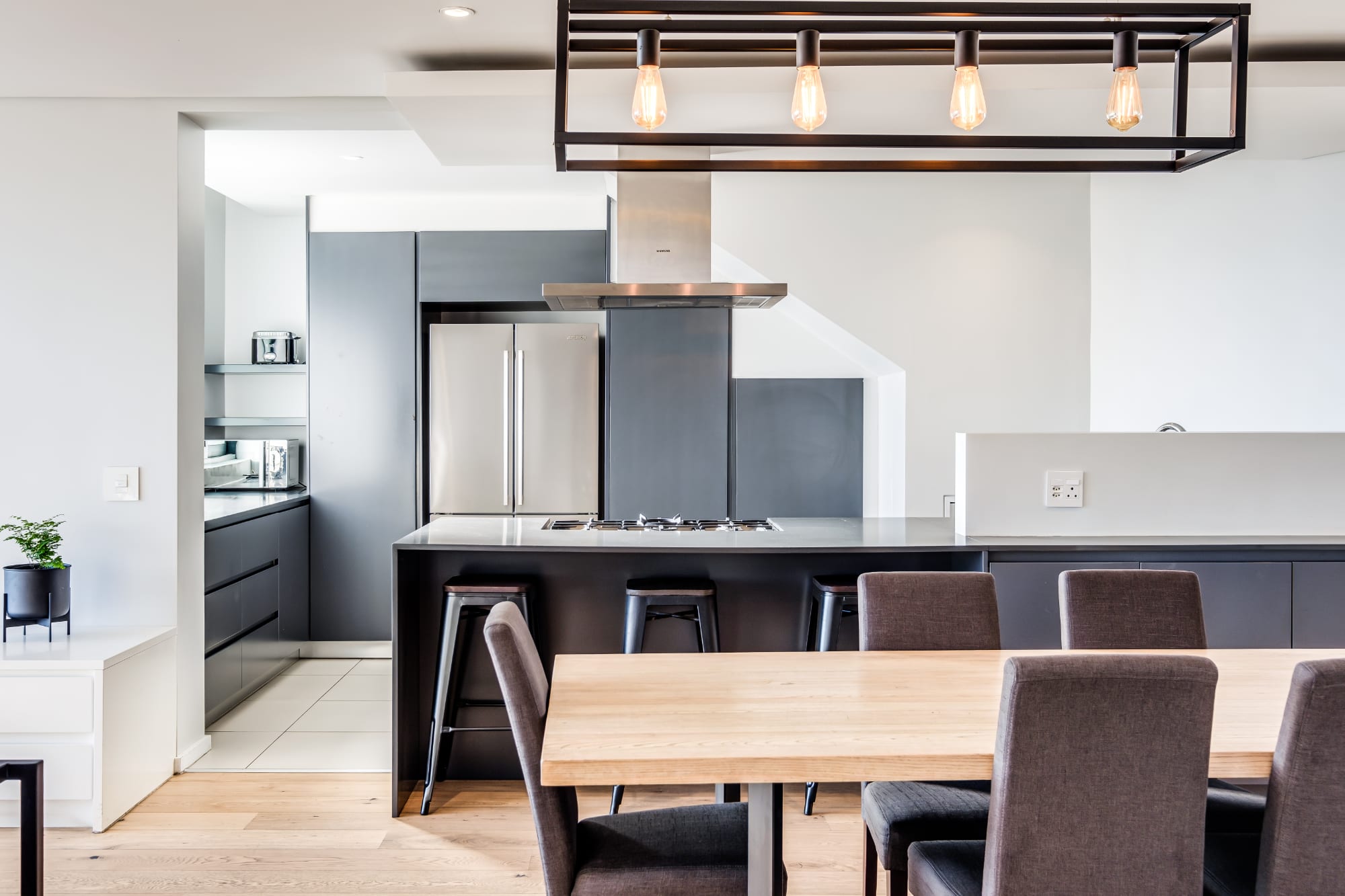 Modern Apartment w Rooftop Deck and Jacuzzi Penthouse on S 8