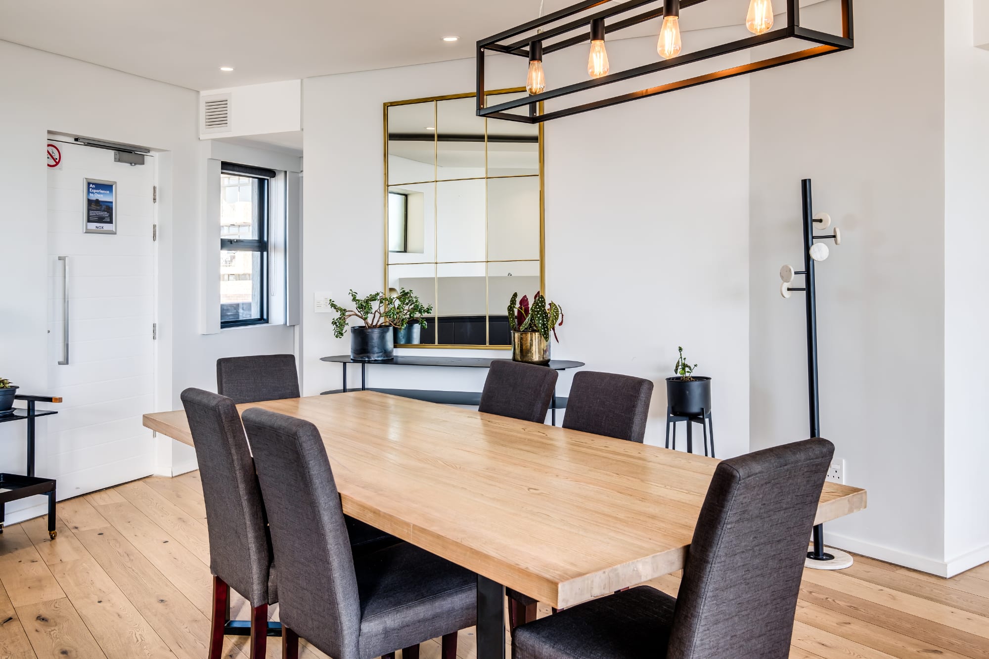 Modern Apartment w Rooftop Deck and Jacuzzi Penthouse on S 7