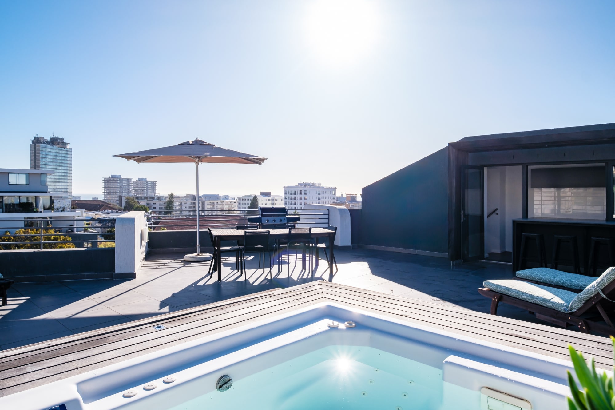 Modern Apartment w Rooftop Deck Jacuzzi Penthouse on S