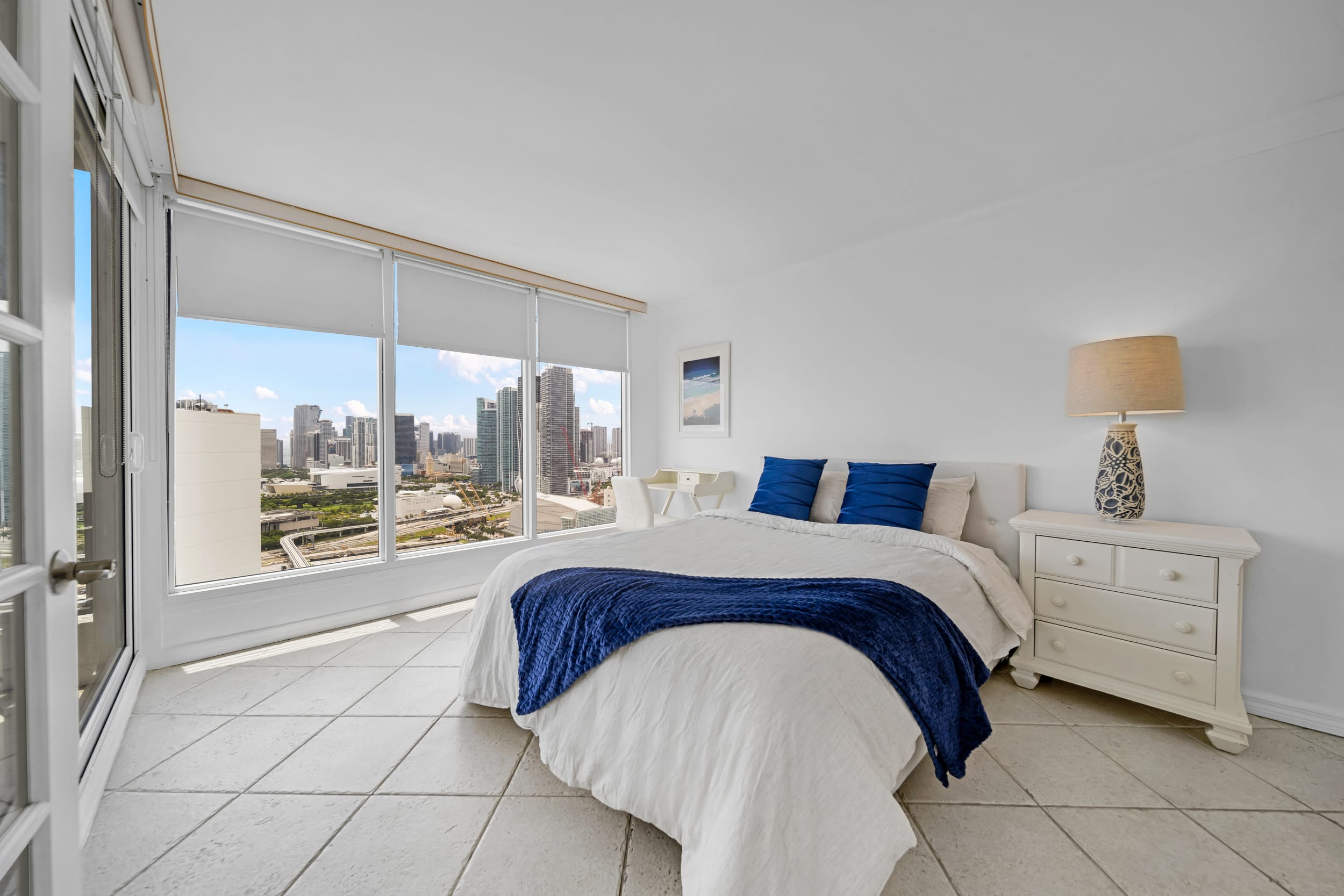 Open Living Bay Views | 36th Floor | StayCozy
