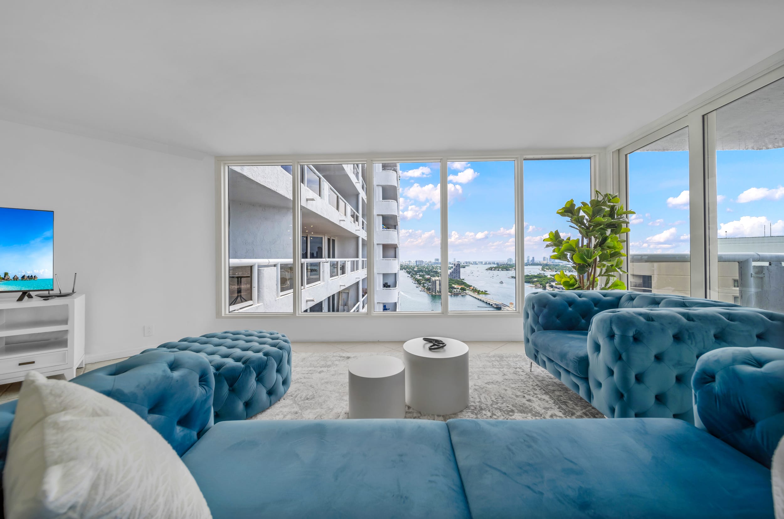 Open Living Bay Views | 36th Floor | StayCozy