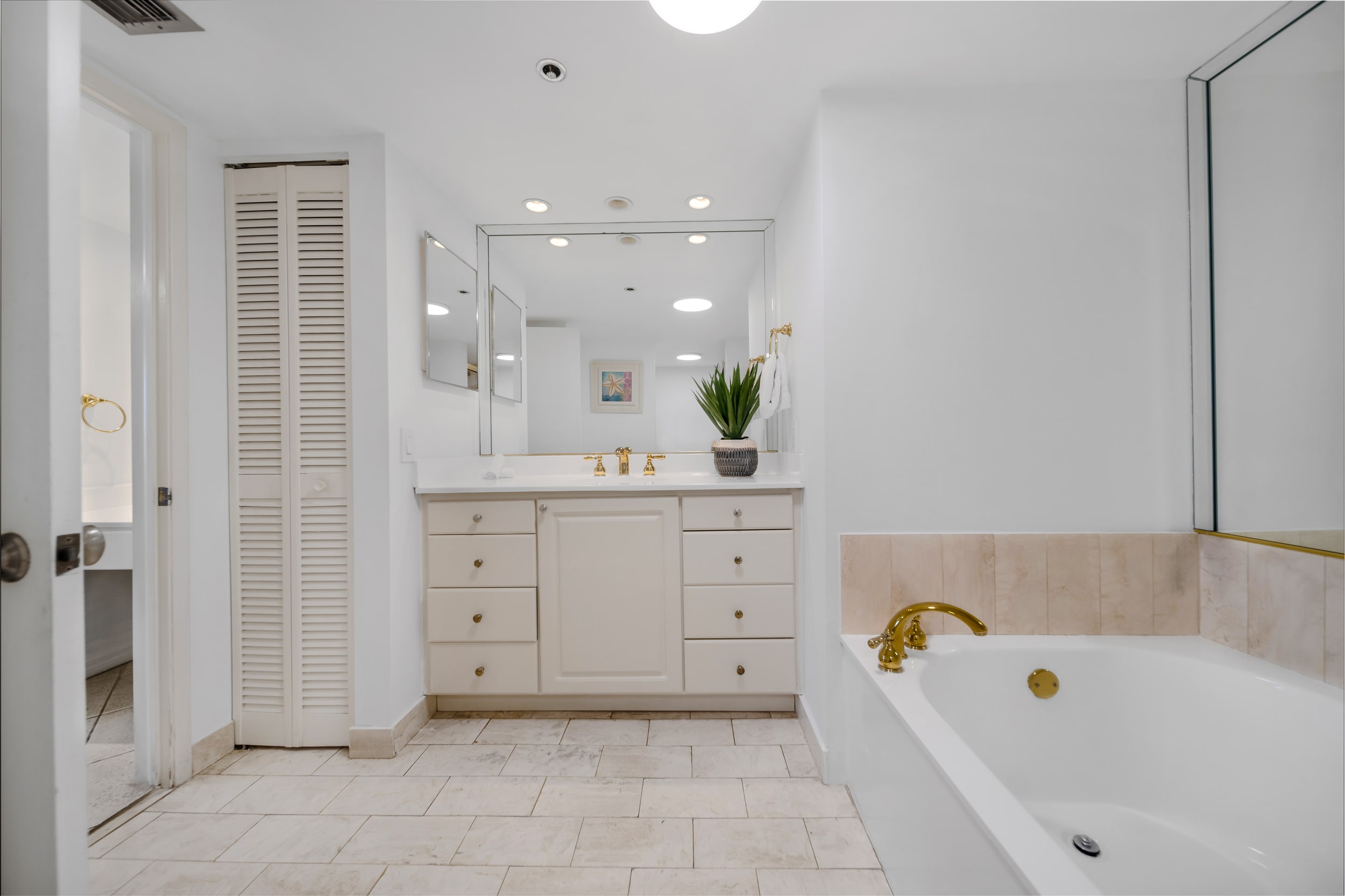 Open Living Bay Views | 36th Floor | StayCozy
