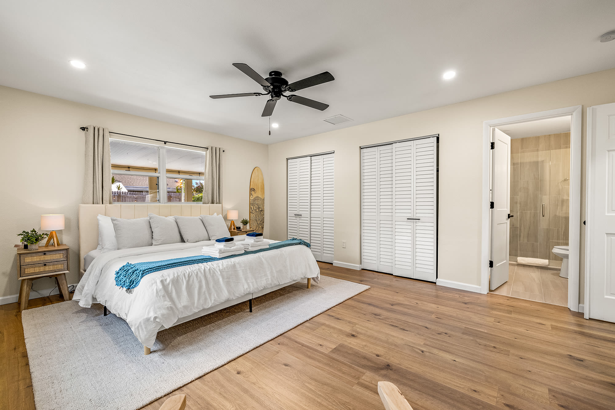 Surfs Up! Master King Bedroom with Smart TV and Ensuite Bathroom