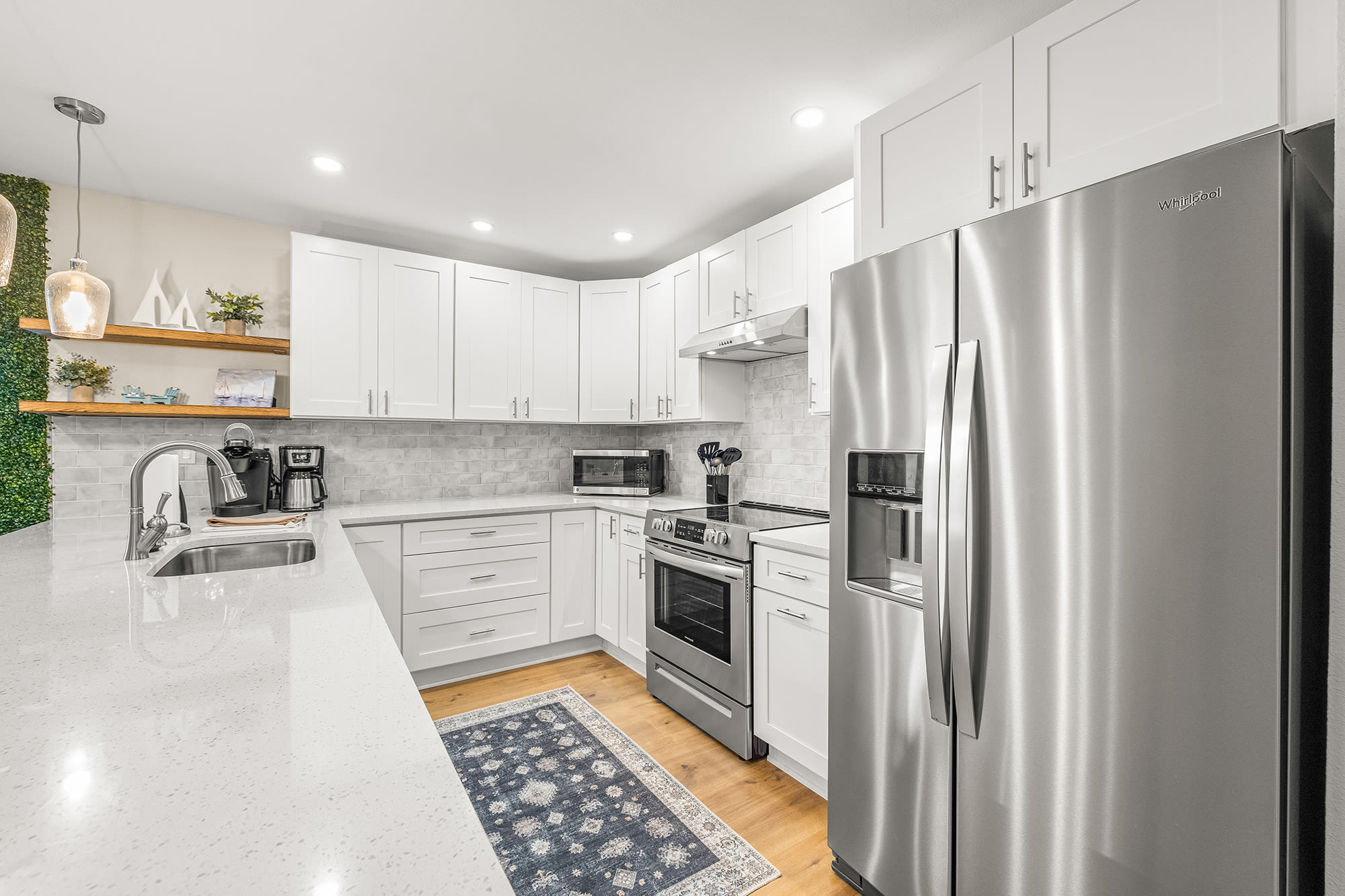 Need to whip up a meal? No problem! The kitchen features stainless steel appliances, a keurig and drip coffee maker, blender, cookware, & more!