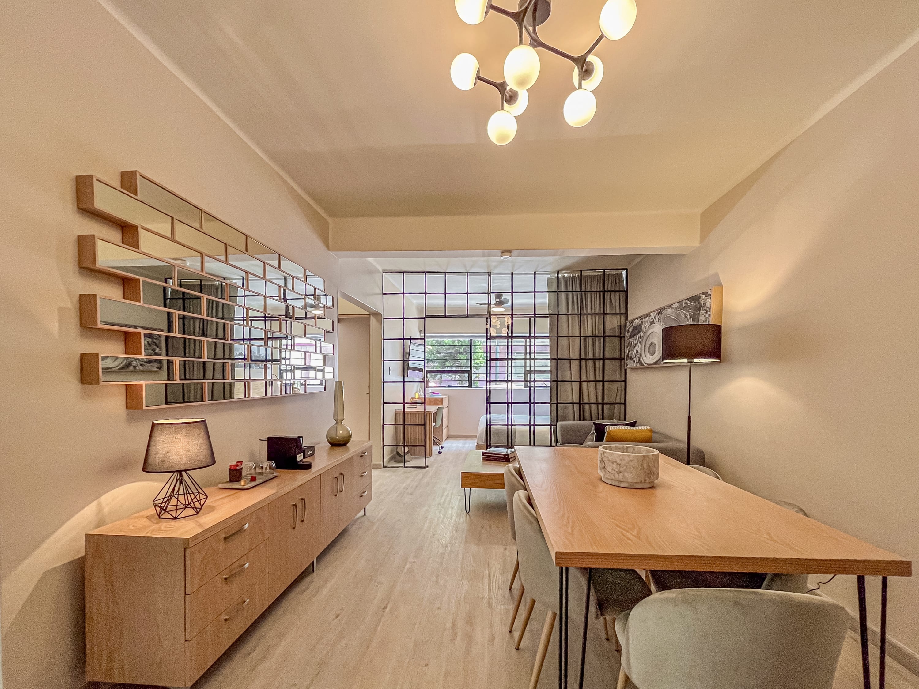 Modern WTC retreat | 2 Patios & Artistic Walls