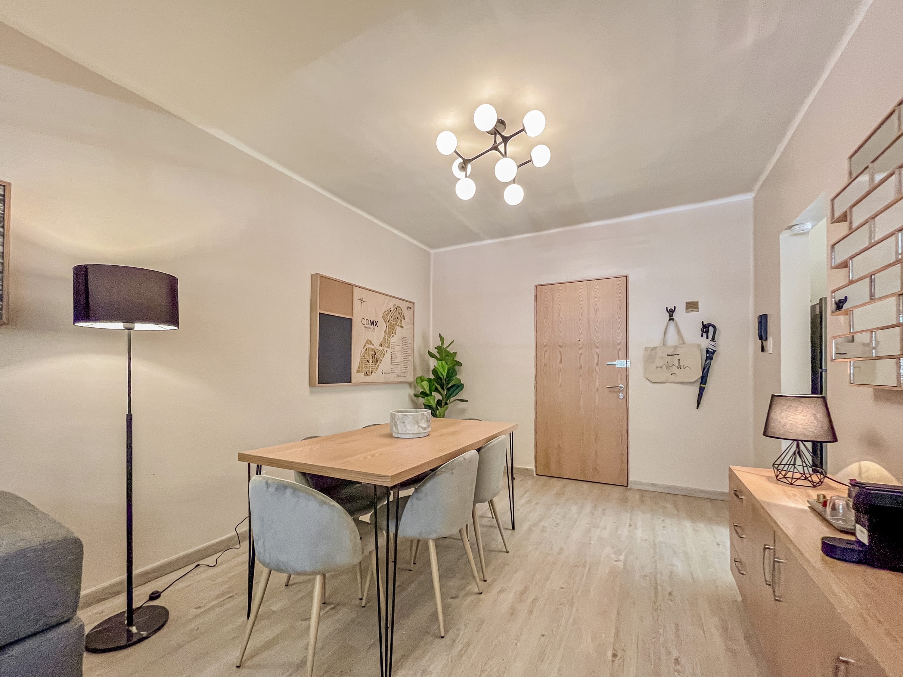 Modern WTC retreat | 2 Patios & Artistic Walls