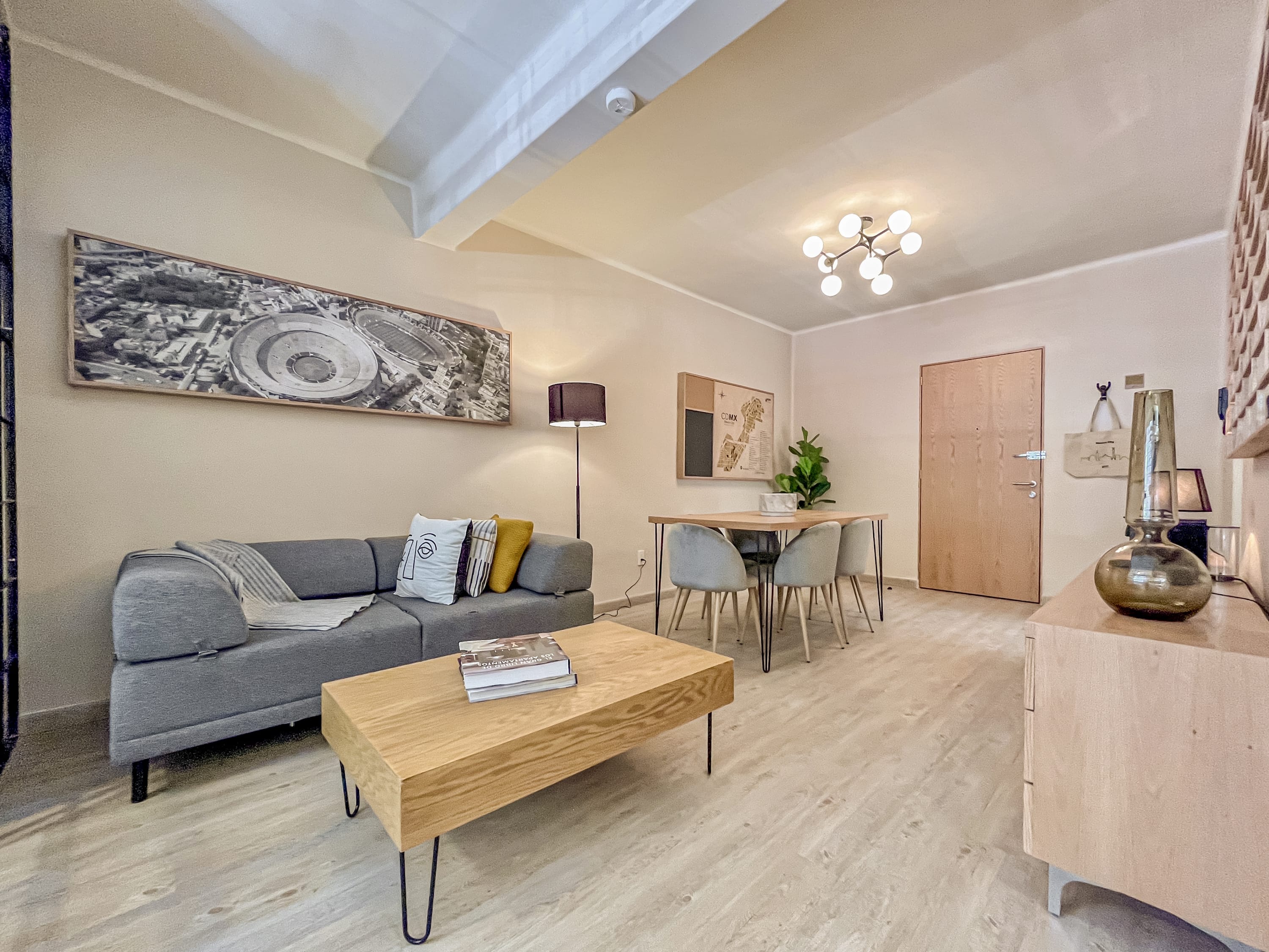Modern WTC retreat | 2 Patios & Artistic Walls
