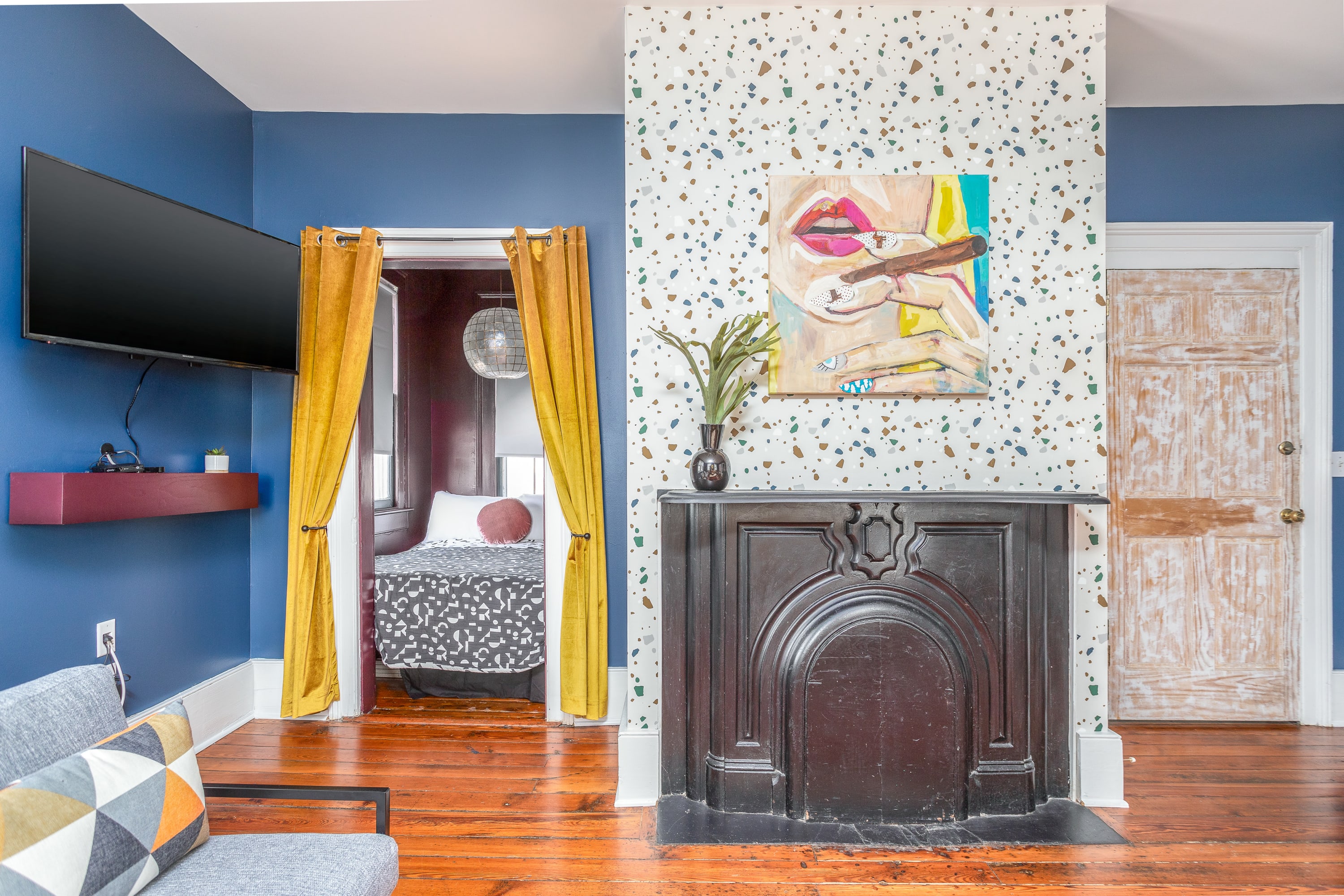 Upscale Historic Suite 3 Blocks from King Street!