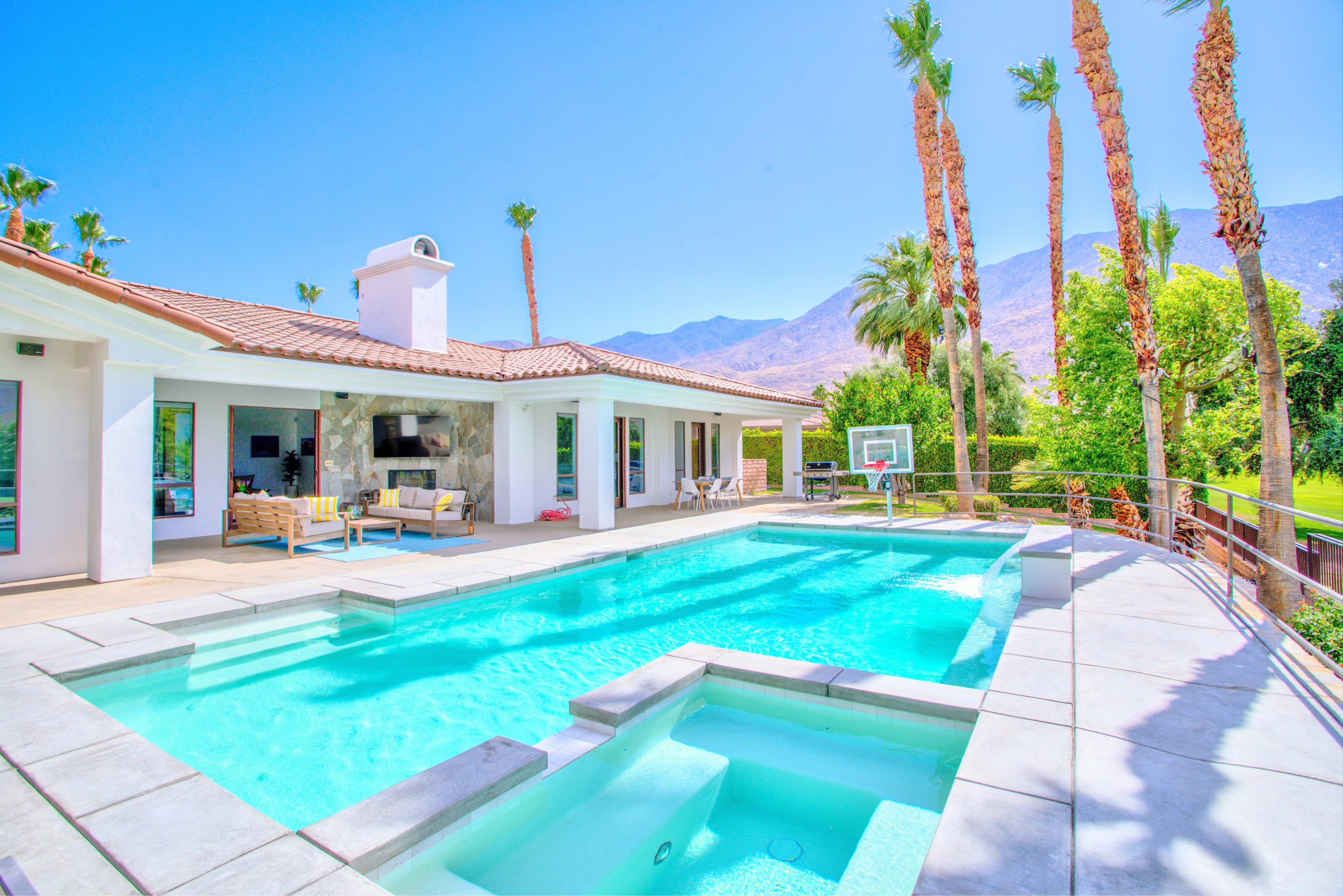 Luxury Palm Springs Home w/ Heated Pool & Spa