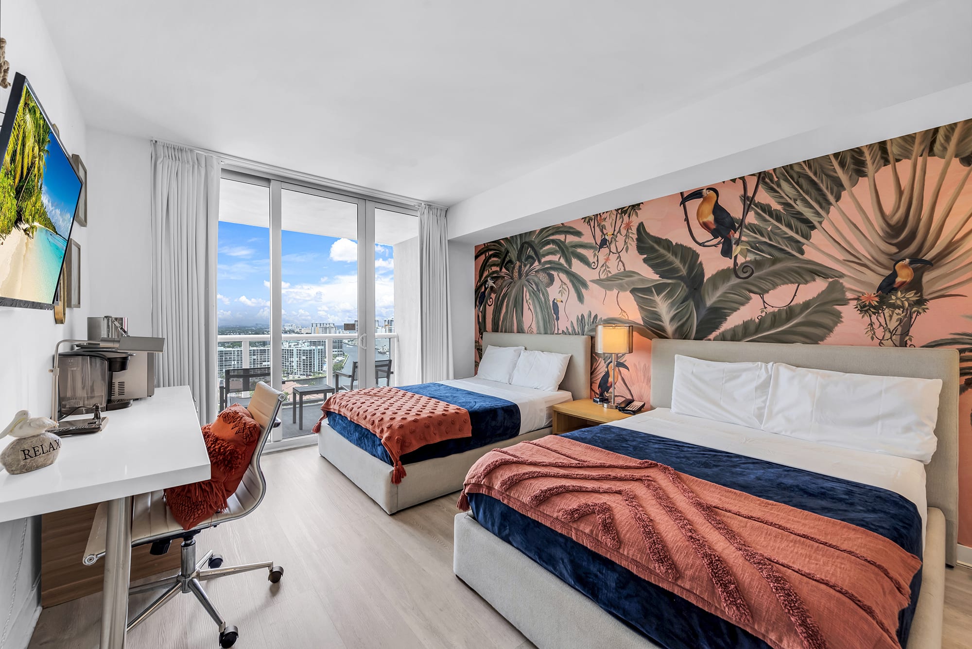 5-Min From Beach - Beach Loungers - 22nd Floor