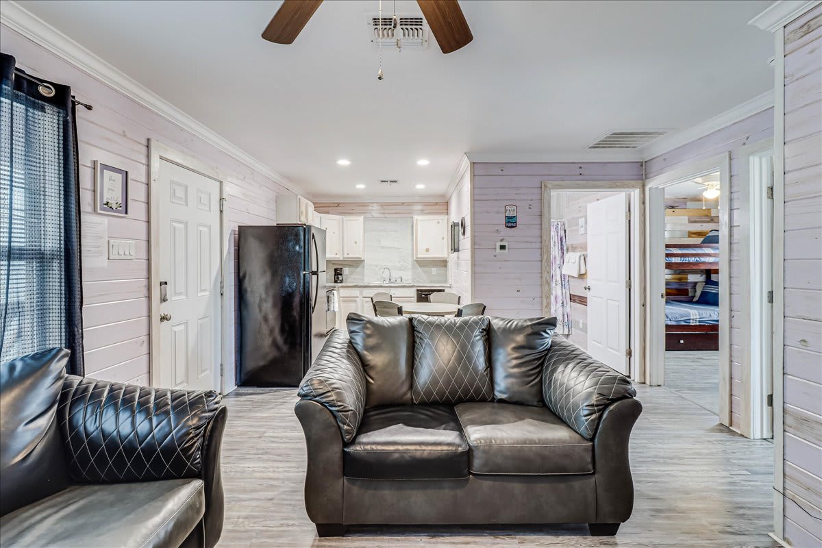 Purple Tang Cottage (Anchor Courts #9)