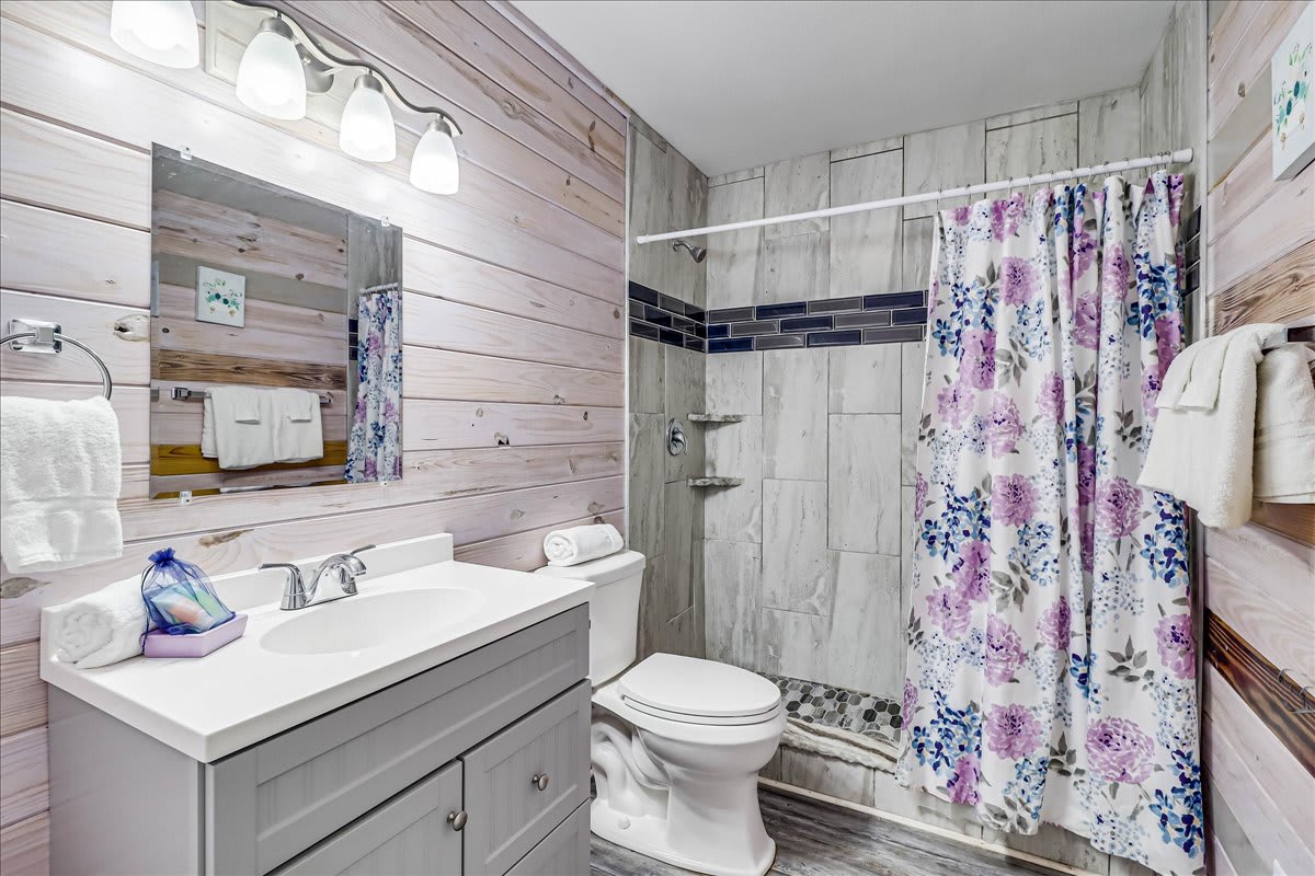 Purple Tang Cottage (Anchor Courts #9)