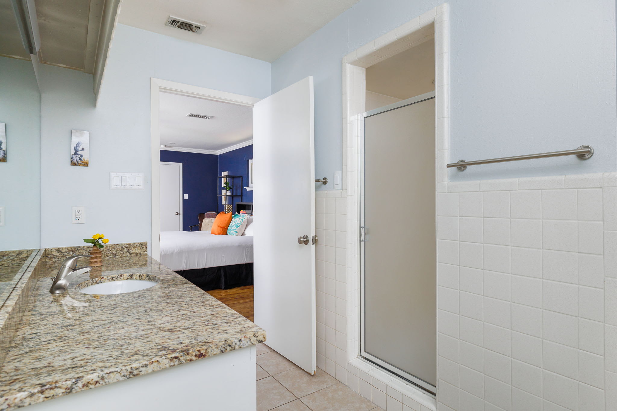 Free Parking, North Austin | 5 Pillars - Portoro