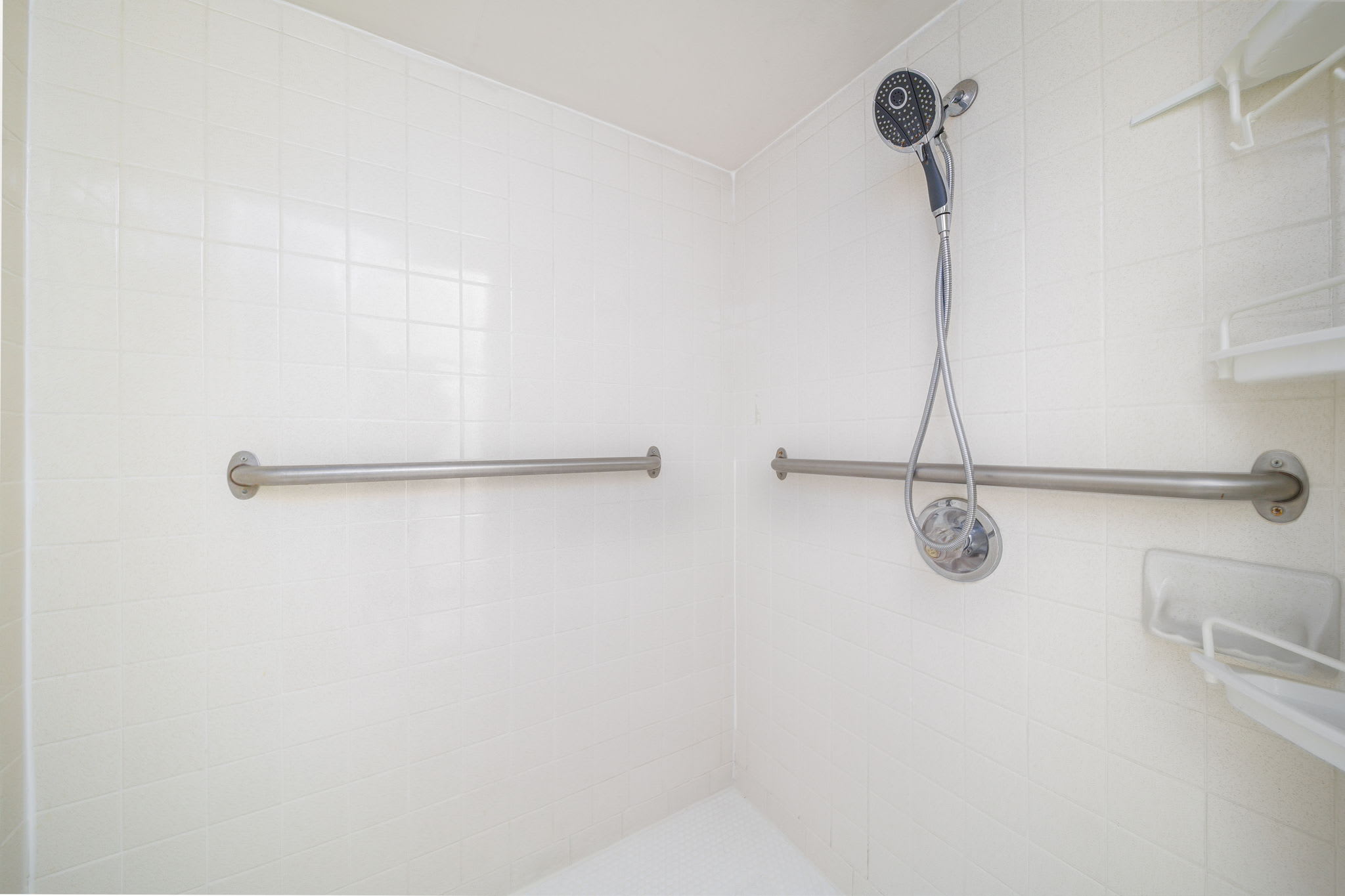 Free Parking, North Austin | 5 Pillars - Portoro