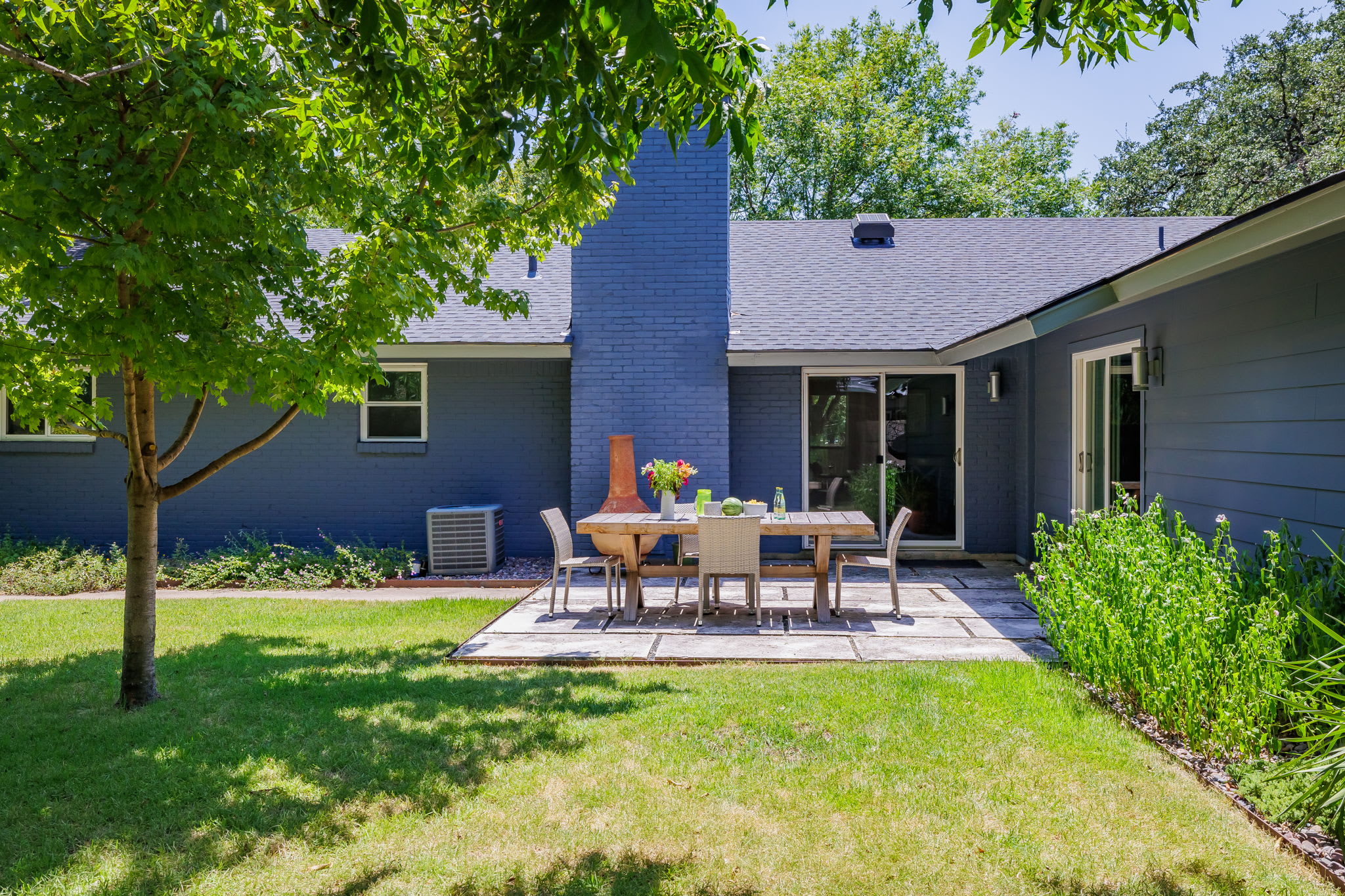 Free Parking, North Austin | 5 Pillars - Portoro