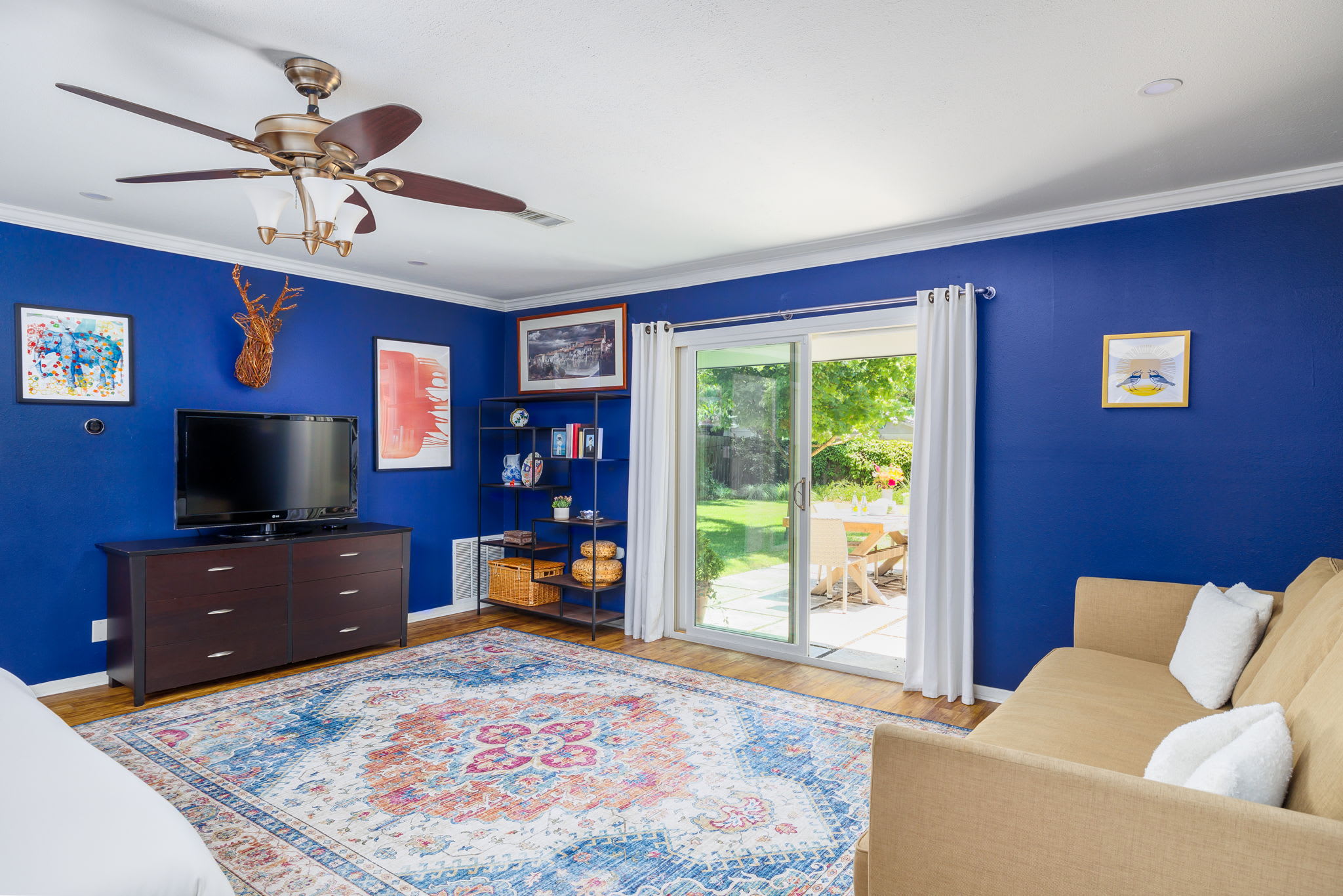 Free Parking, North Austin | 5 Pillars - Portoro
