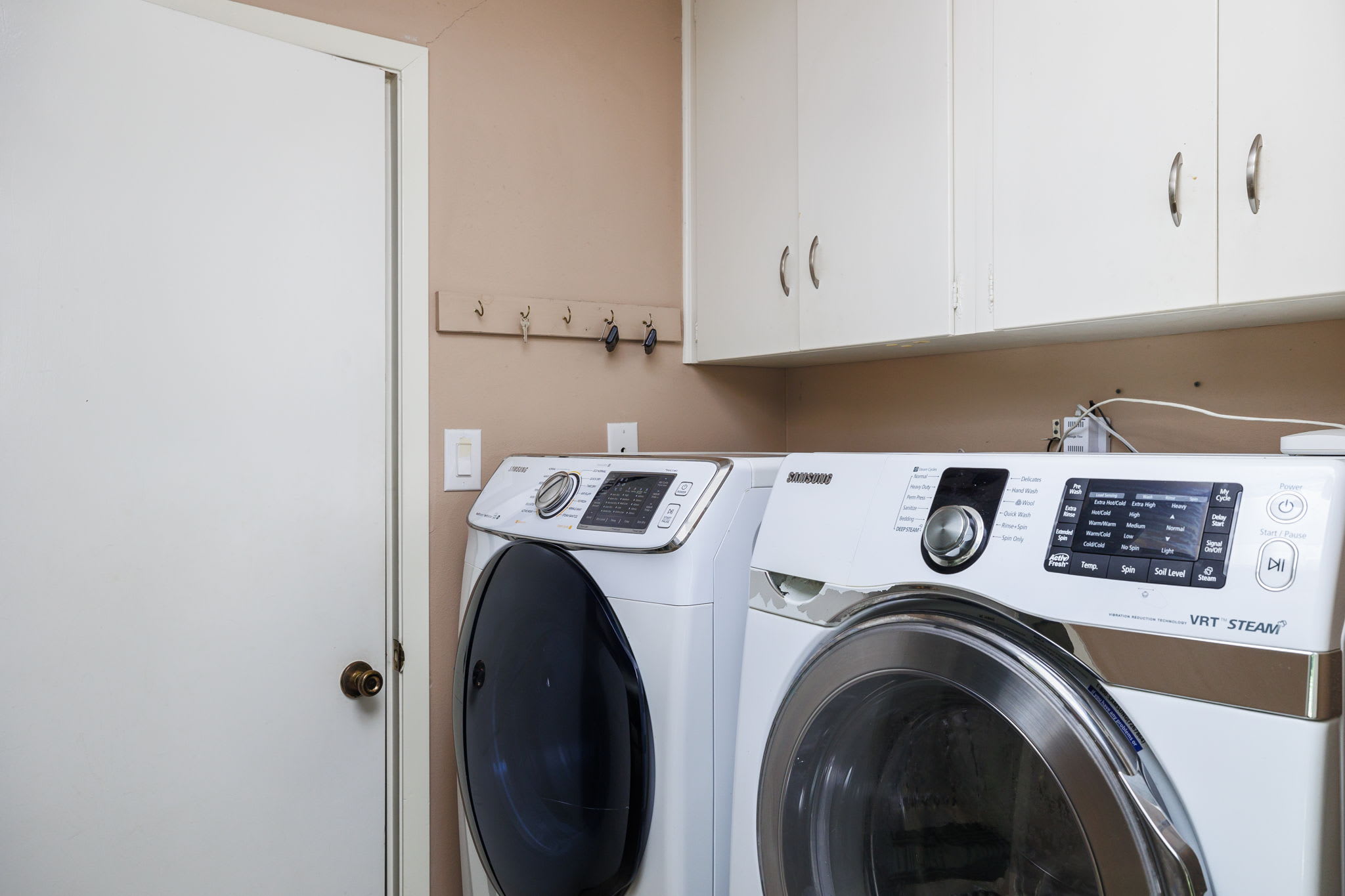 Free Parking, North Austin | 5 Pillars - Portoro
