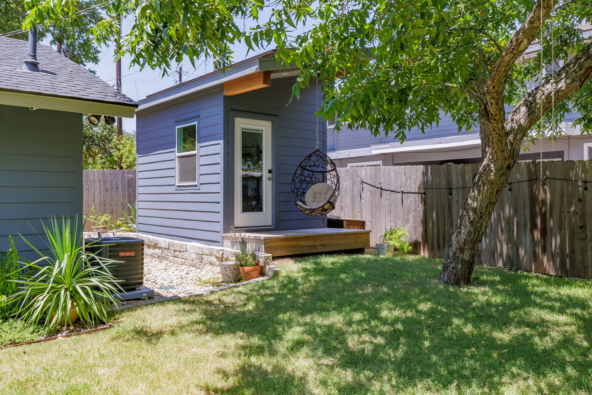 Free Parking, North Austin | 5 Pillars - Portoro