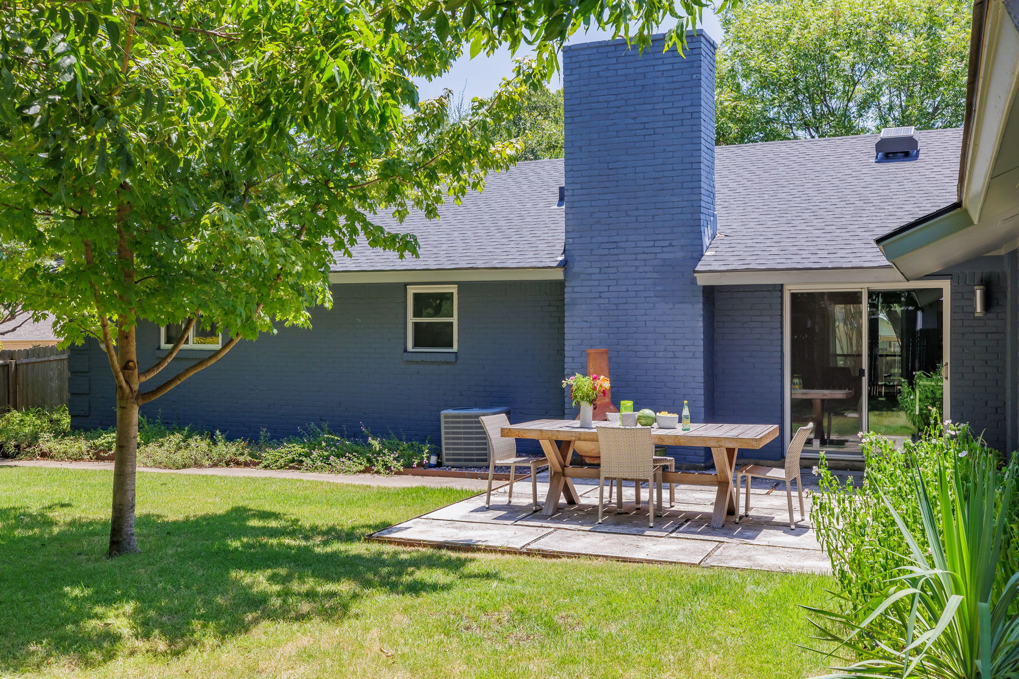 Free Parking, North Austin | 5 Pillars - Portoro