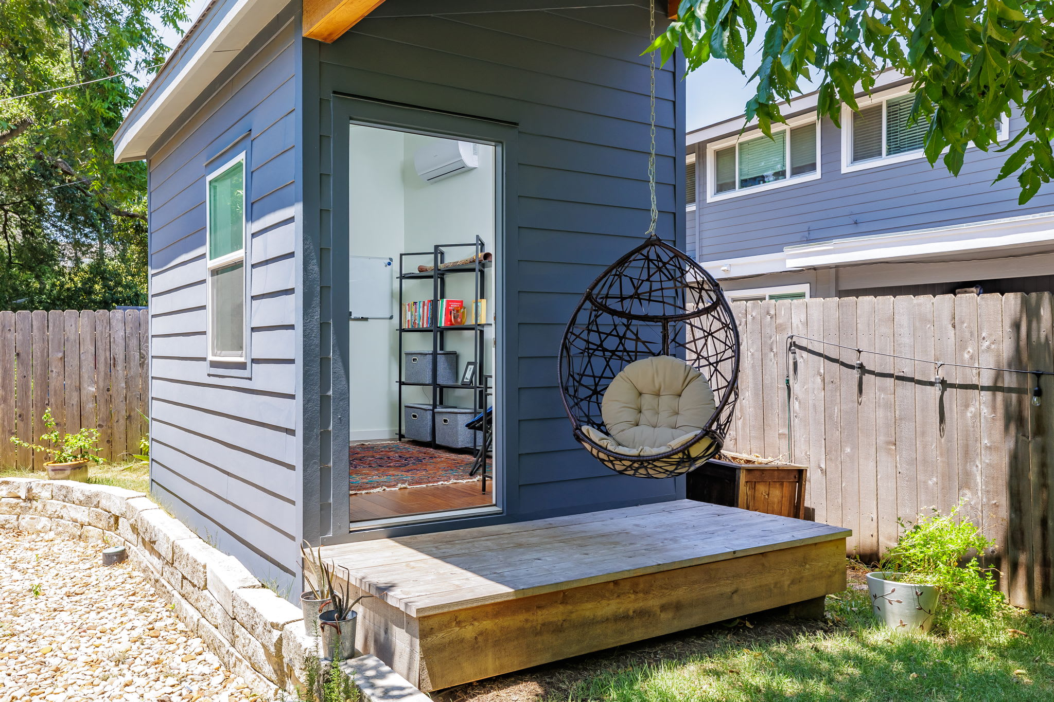 Free Parking, North Austin | 5 Pillars - Portoro