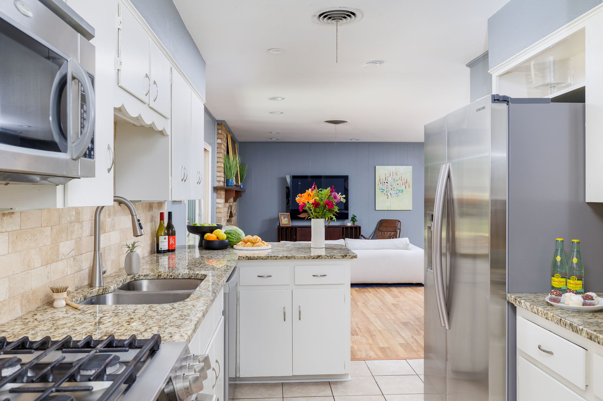 Free Parking, North Austin | 5 Pillars - Portoro