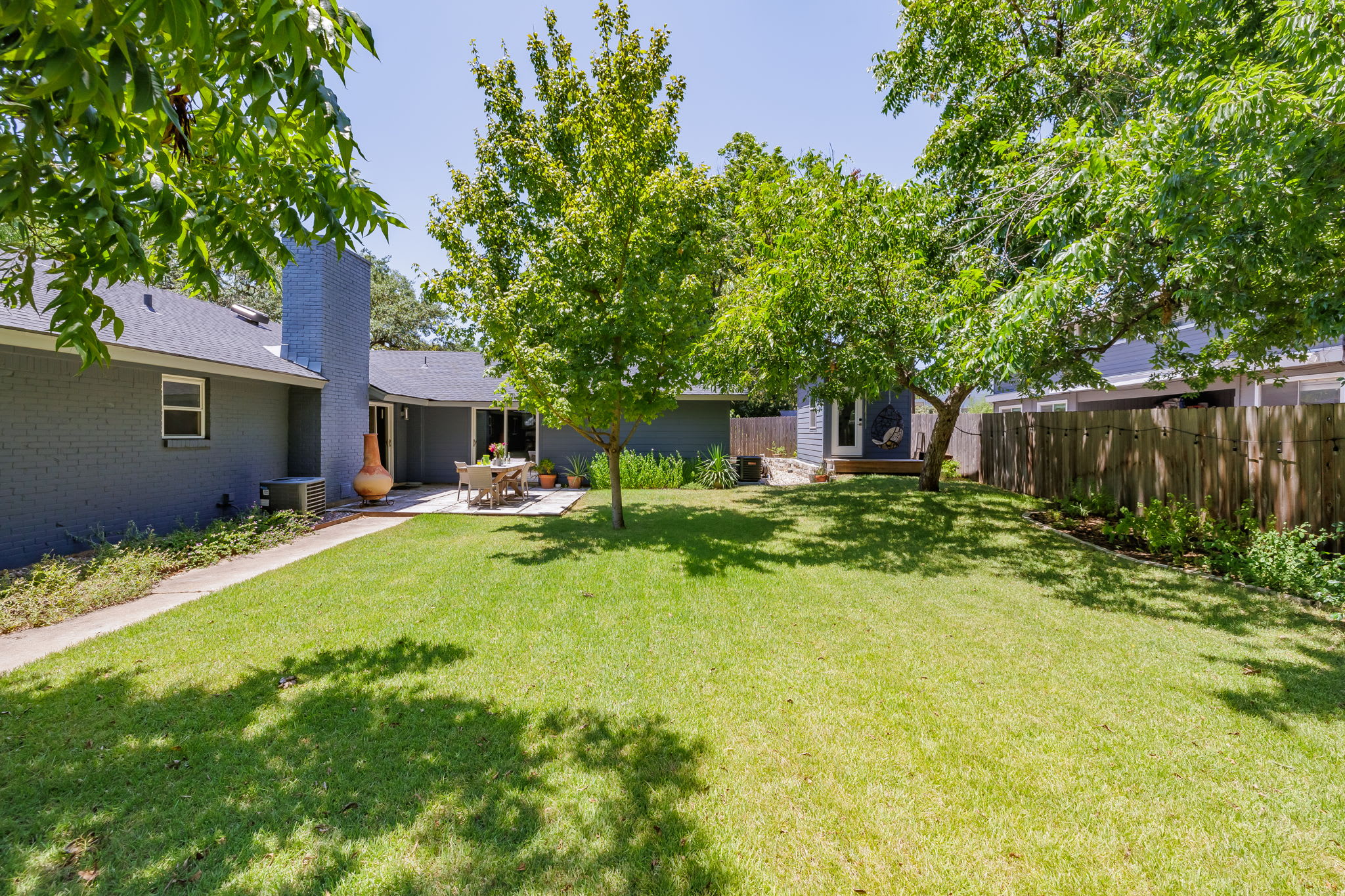 Free Parking, North Austin | 5 Pillars - Portoro