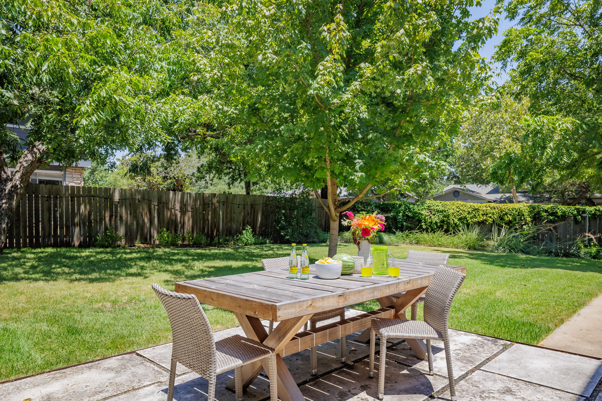 Free Parking, North Austin | 5 Pillars - Portoro