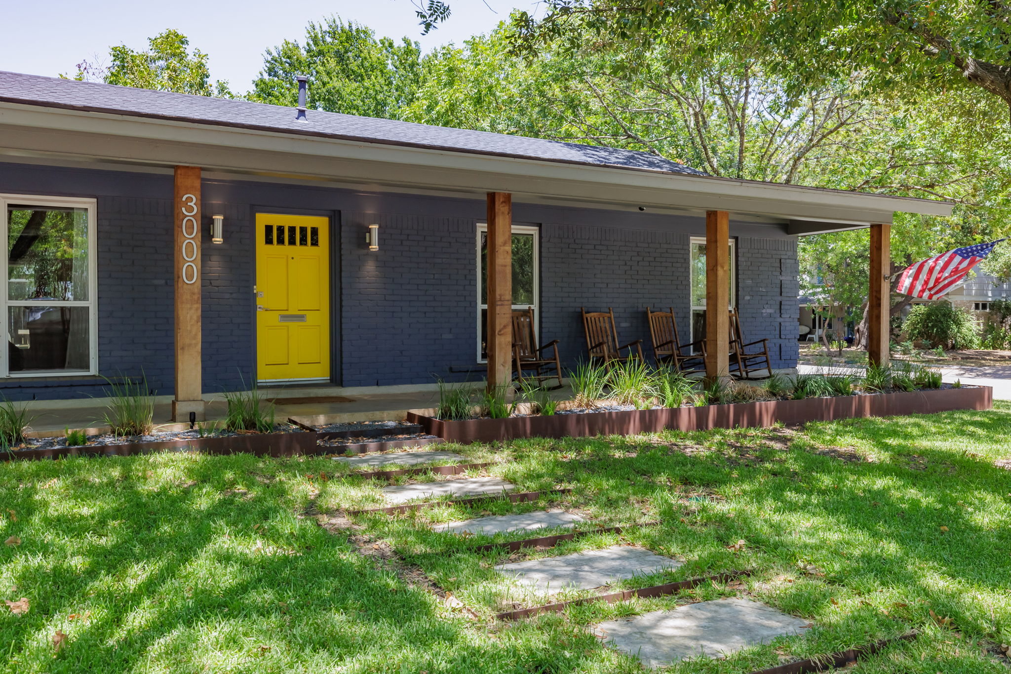 Free Parking, North Austin | 5 Pillars - Portoro
