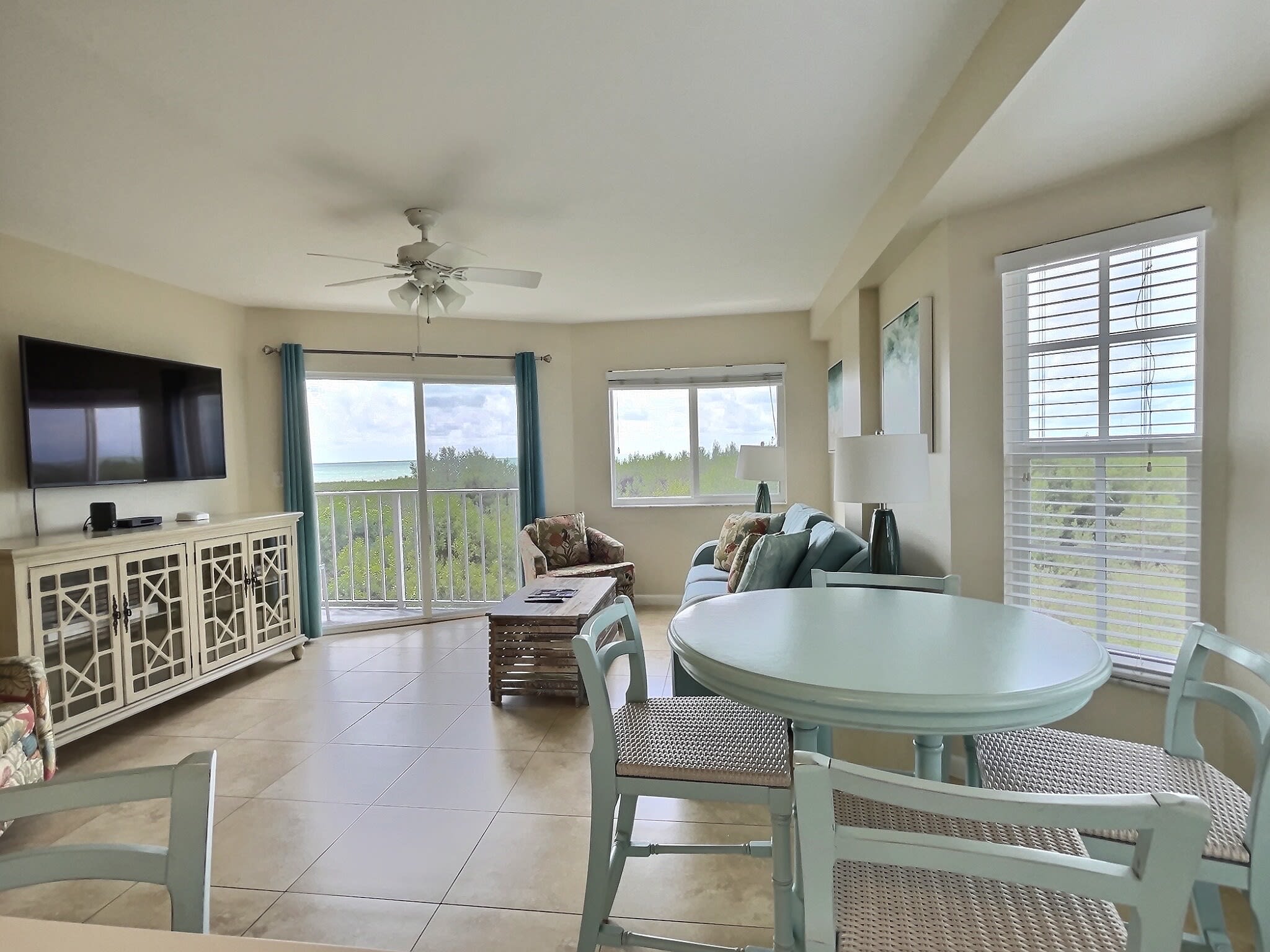 Gorgeous with rare kitchen table