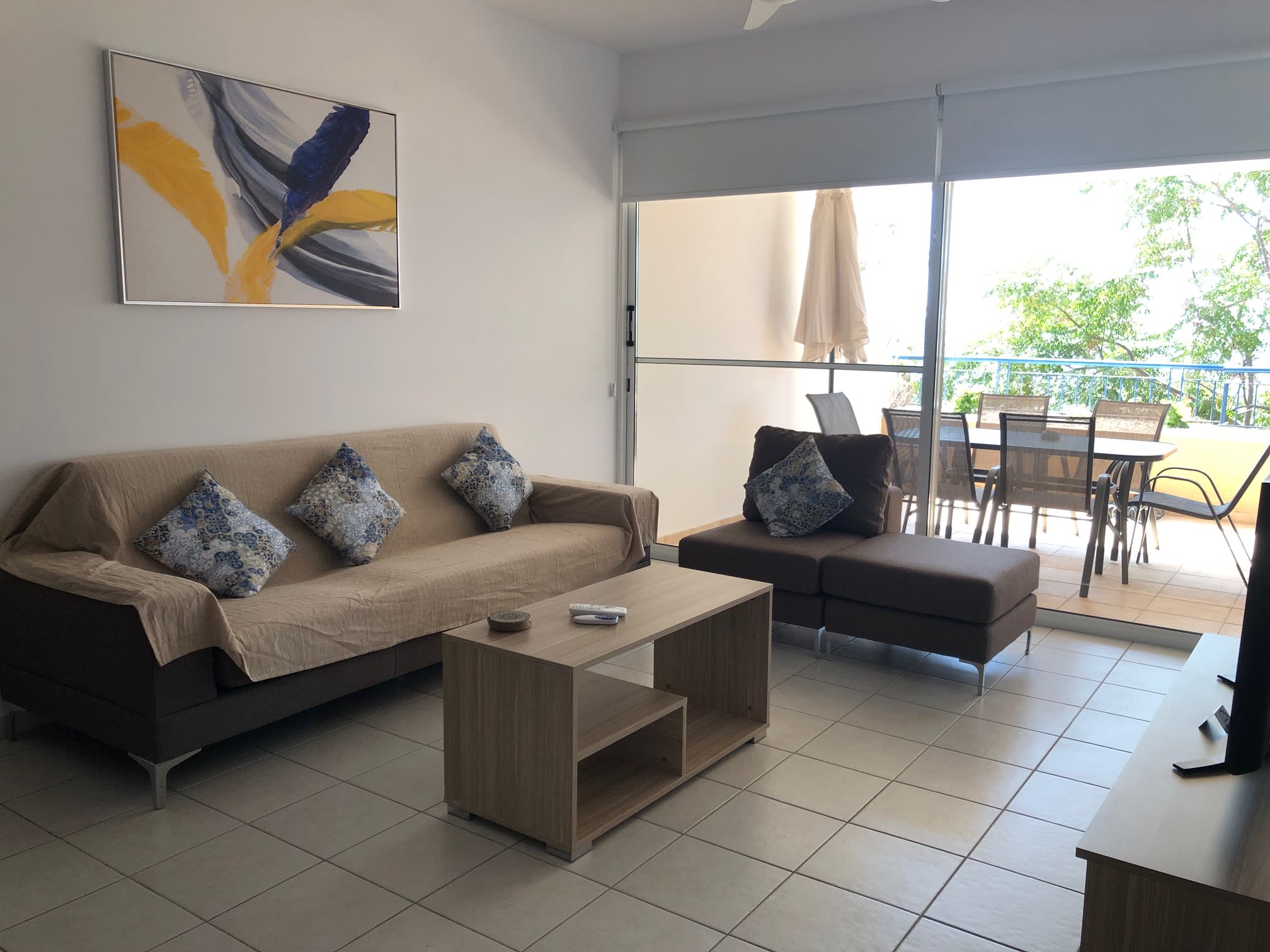 Kings Palace: Spacious 2BR with Sea Views and Large Patio