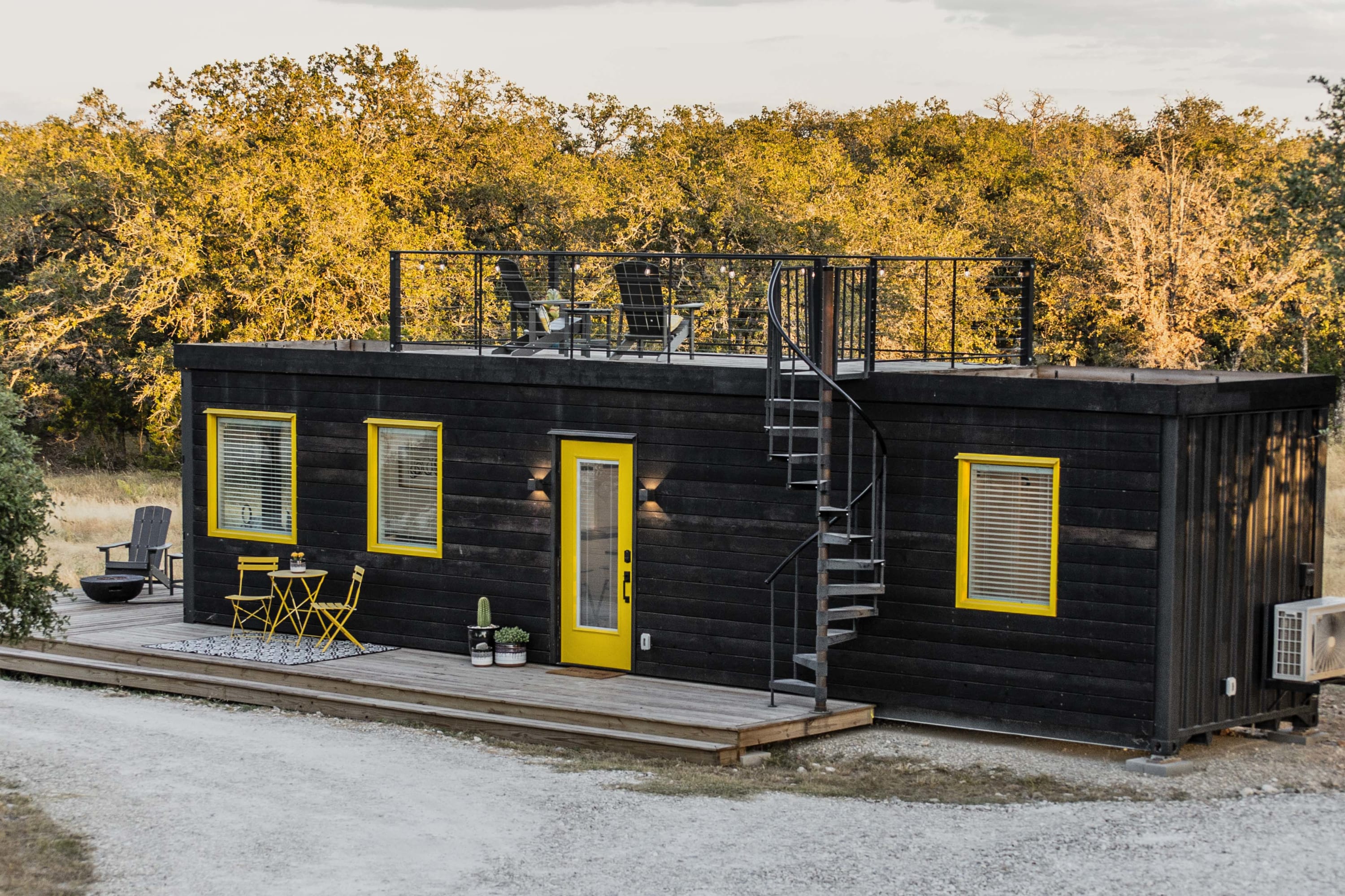 New! The Yellow Beacon-Luxury Shipping Container — Fredericksburg, TX — vacation rental