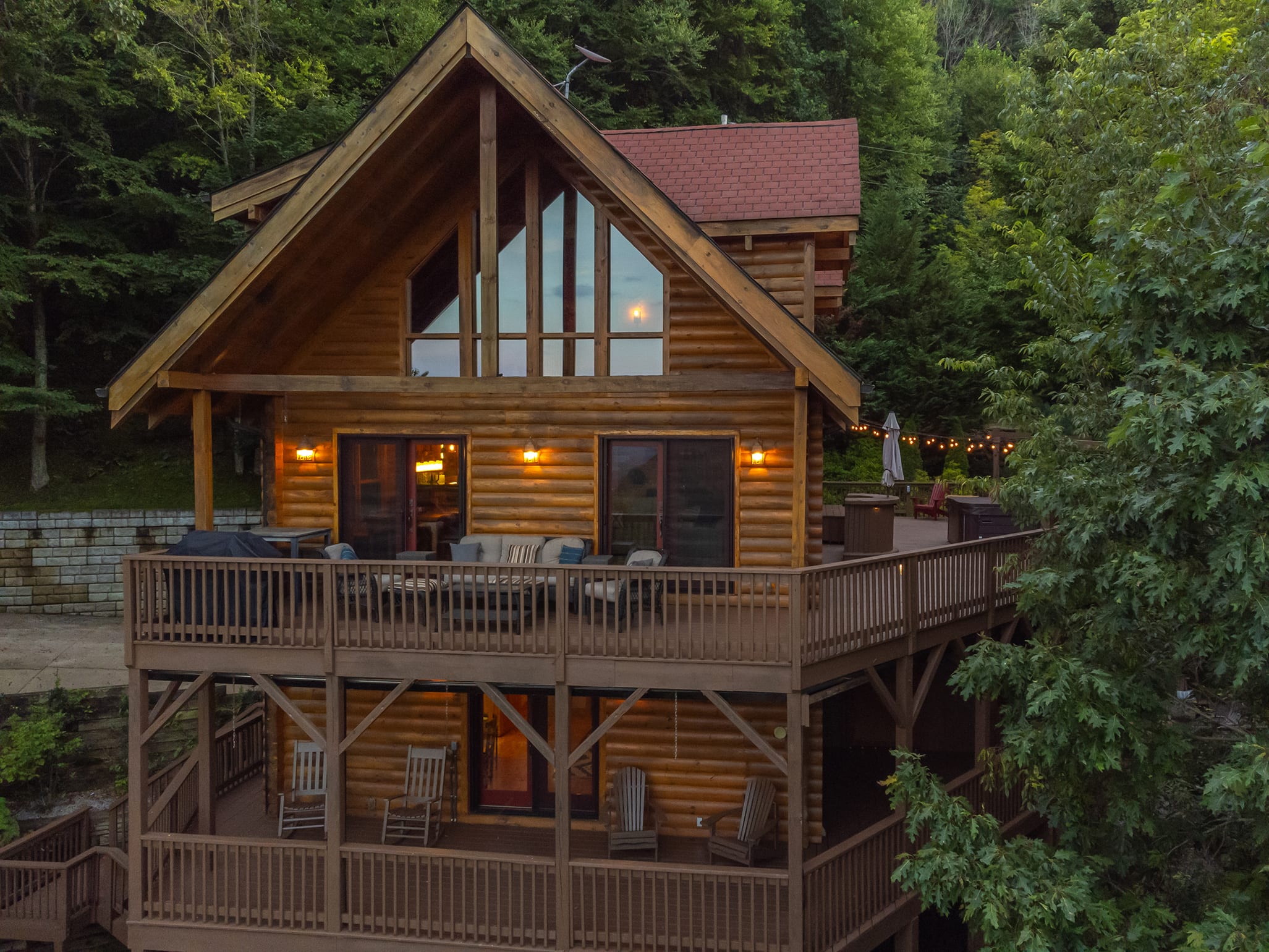 Beautiful exterior with lots of natural lighting!