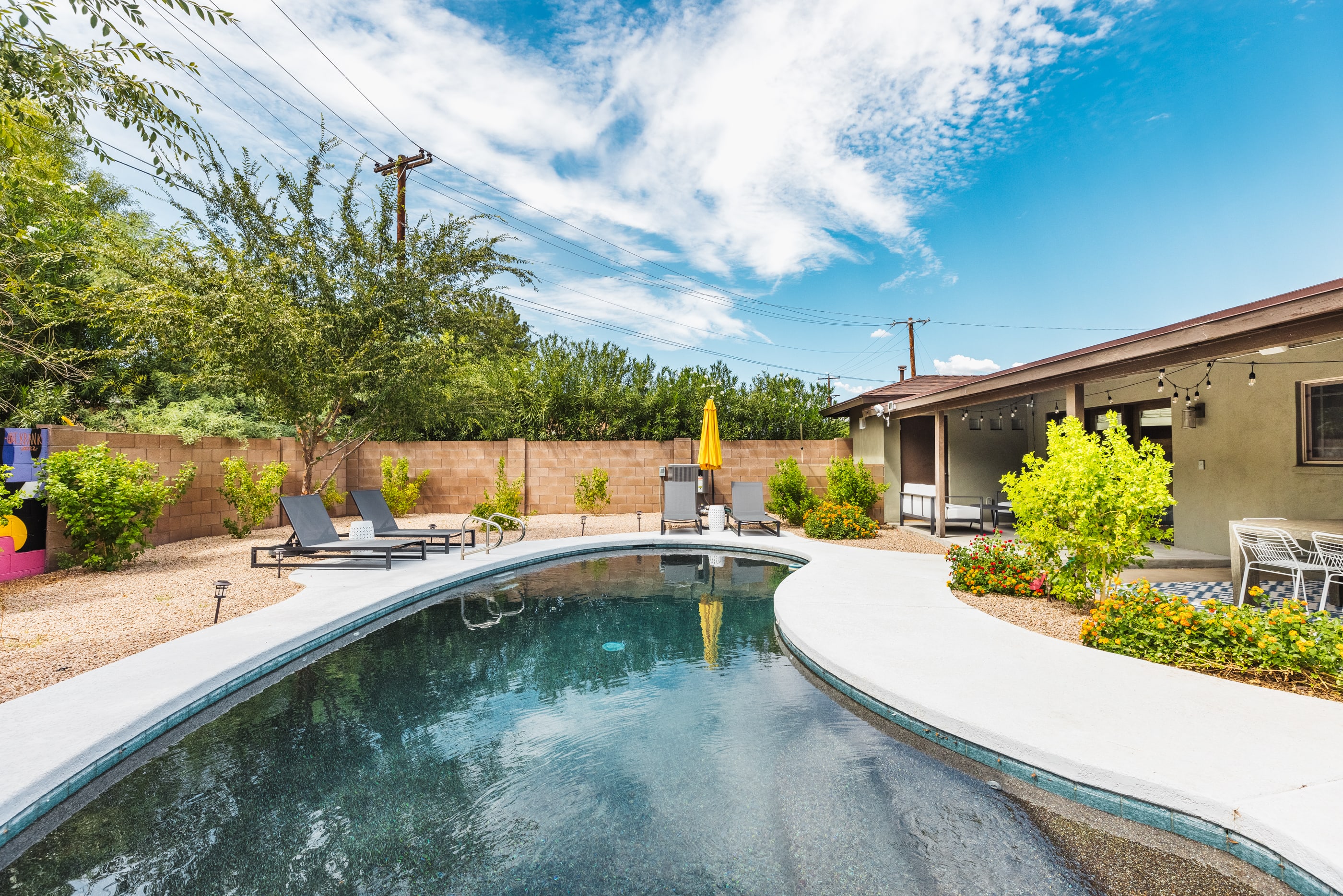 Come hang by the pool!!