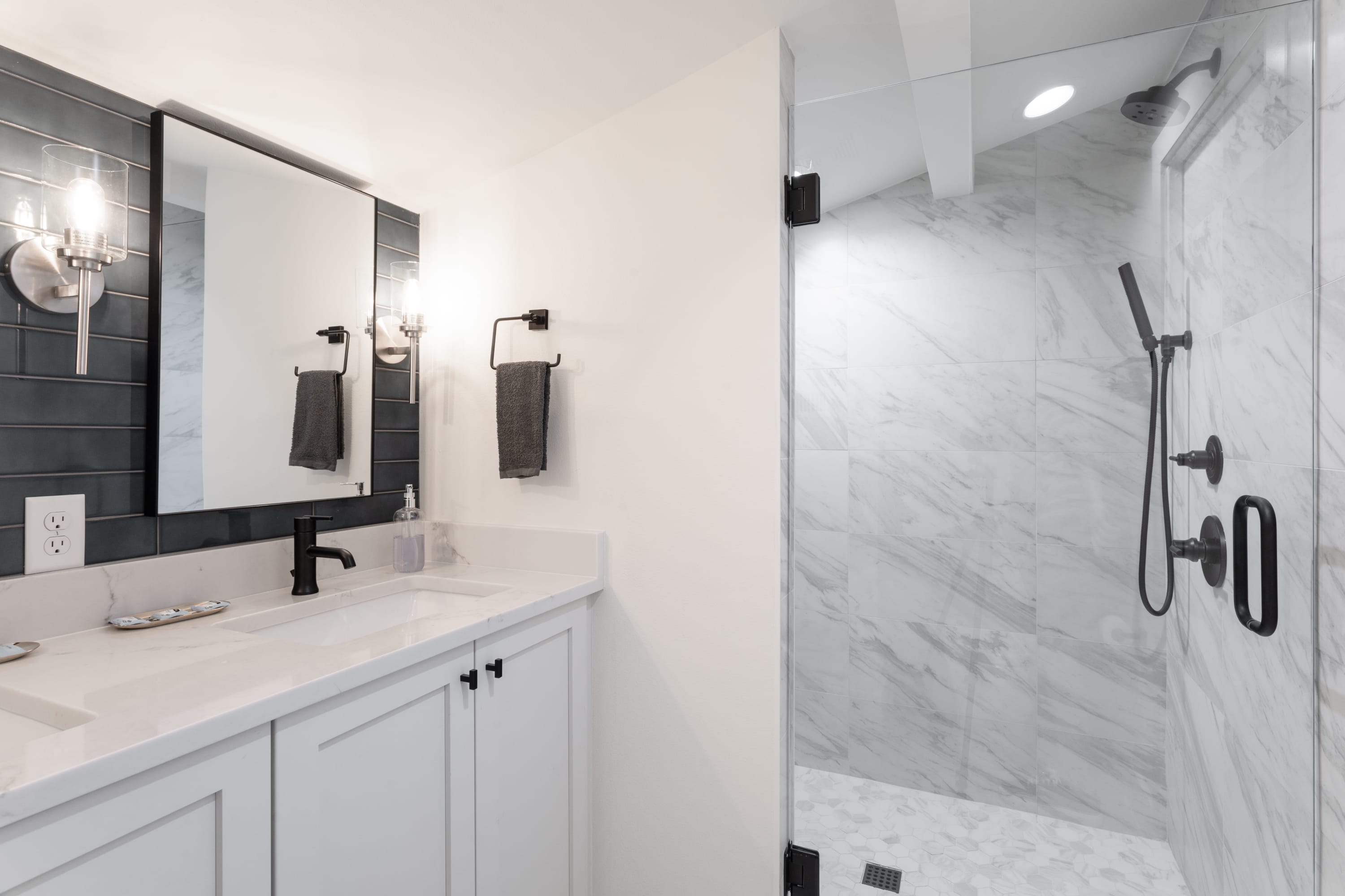 2 Queens Ensuite Bathroom