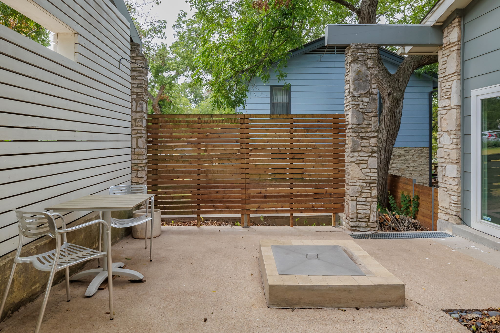Free Parking, 2br, East Riverside - Aqua Blue